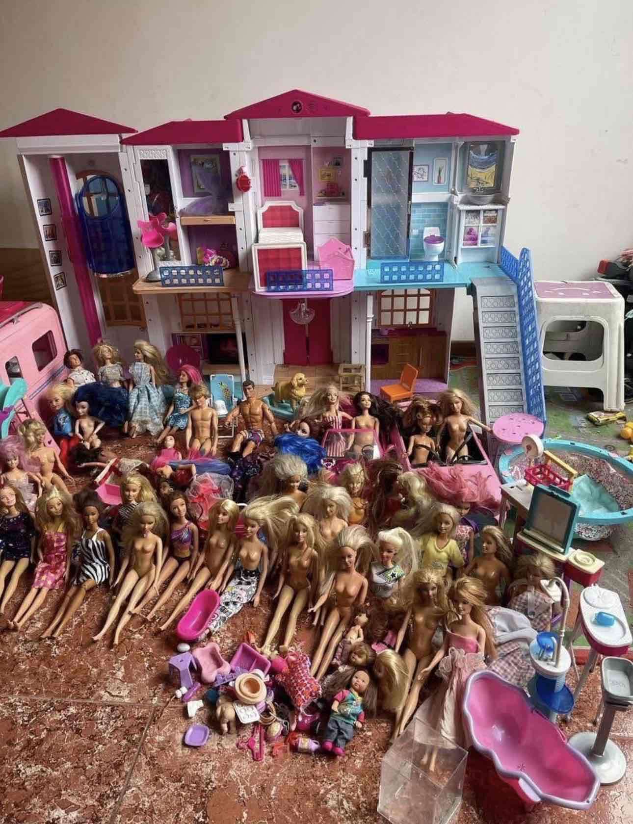 Casa de muñecas y muñecas Barbie - miniatura 2