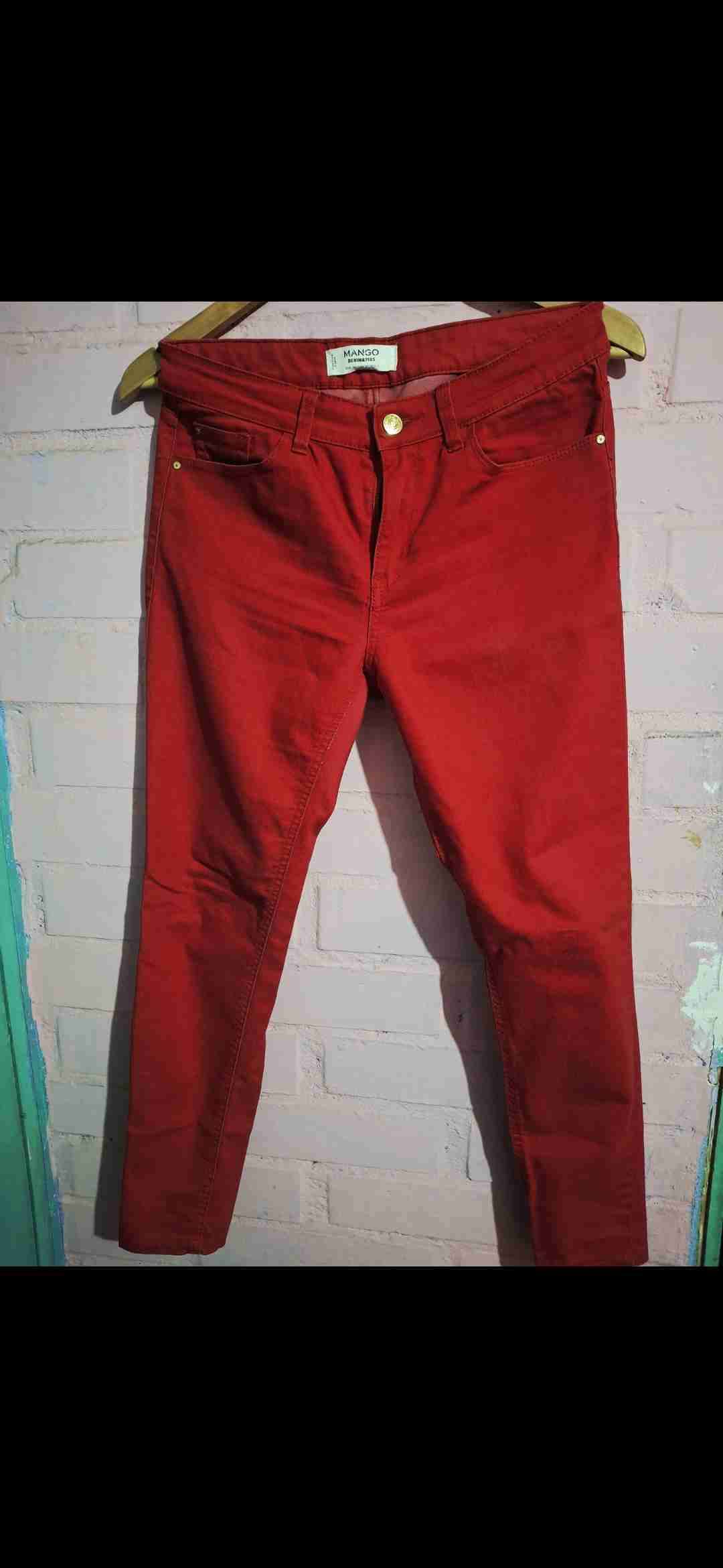 Jeans rojos de mujer Mango
