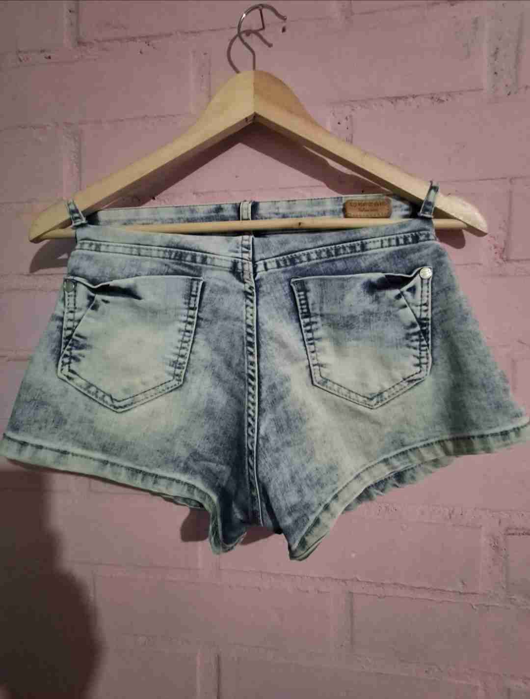 Shorts de mezclilla desgastados - miniatura 2