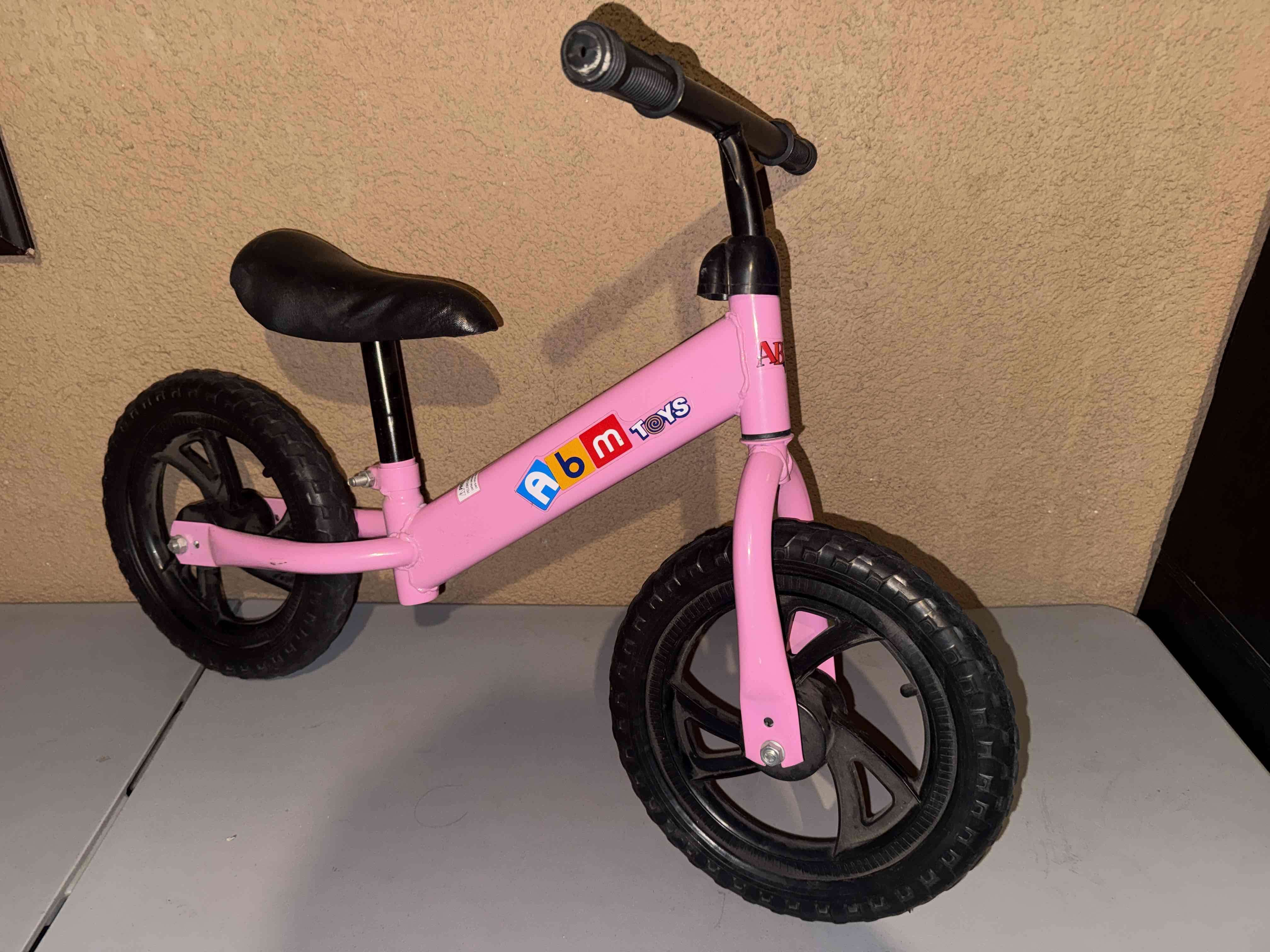 Bicicleta de equilibrio rosada para niños - miniatura 2