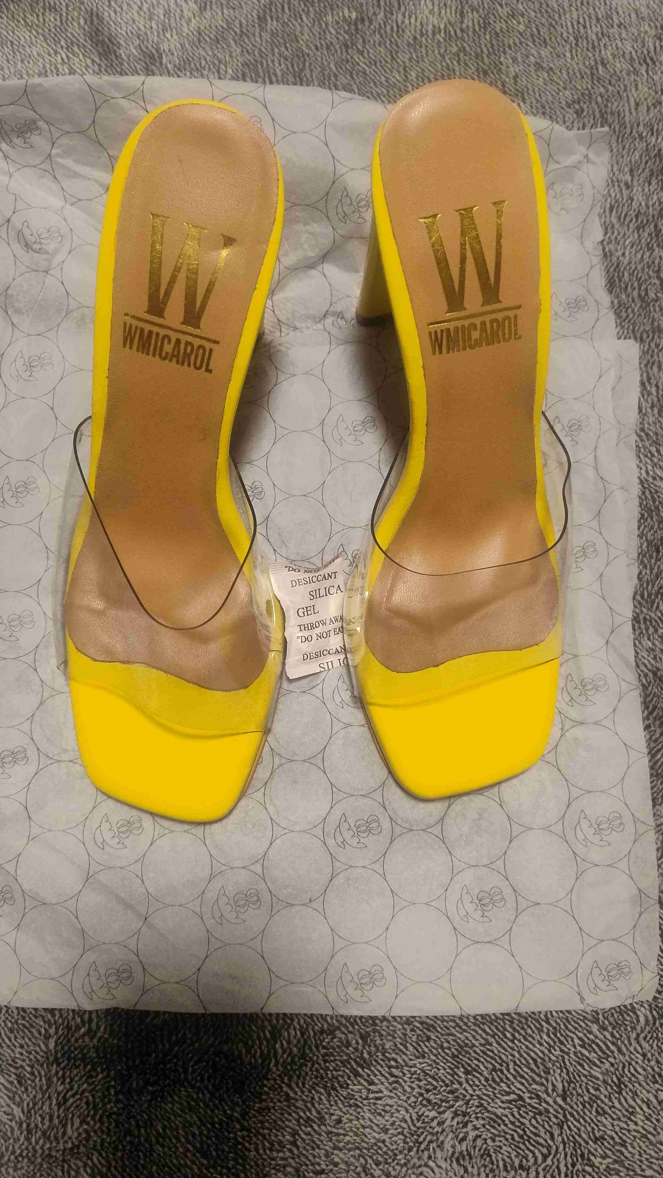 Sandalias amarillas  transparentes