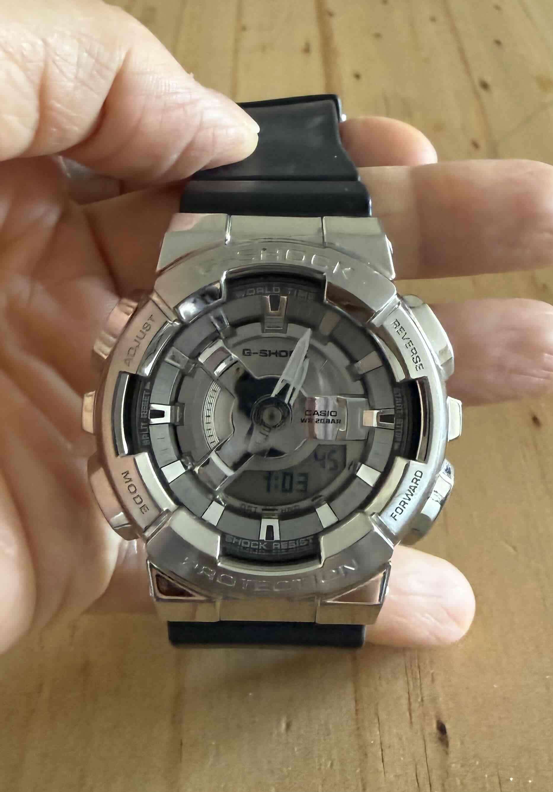 Reloj Casio G-Shock plata y negro - miniatura 2