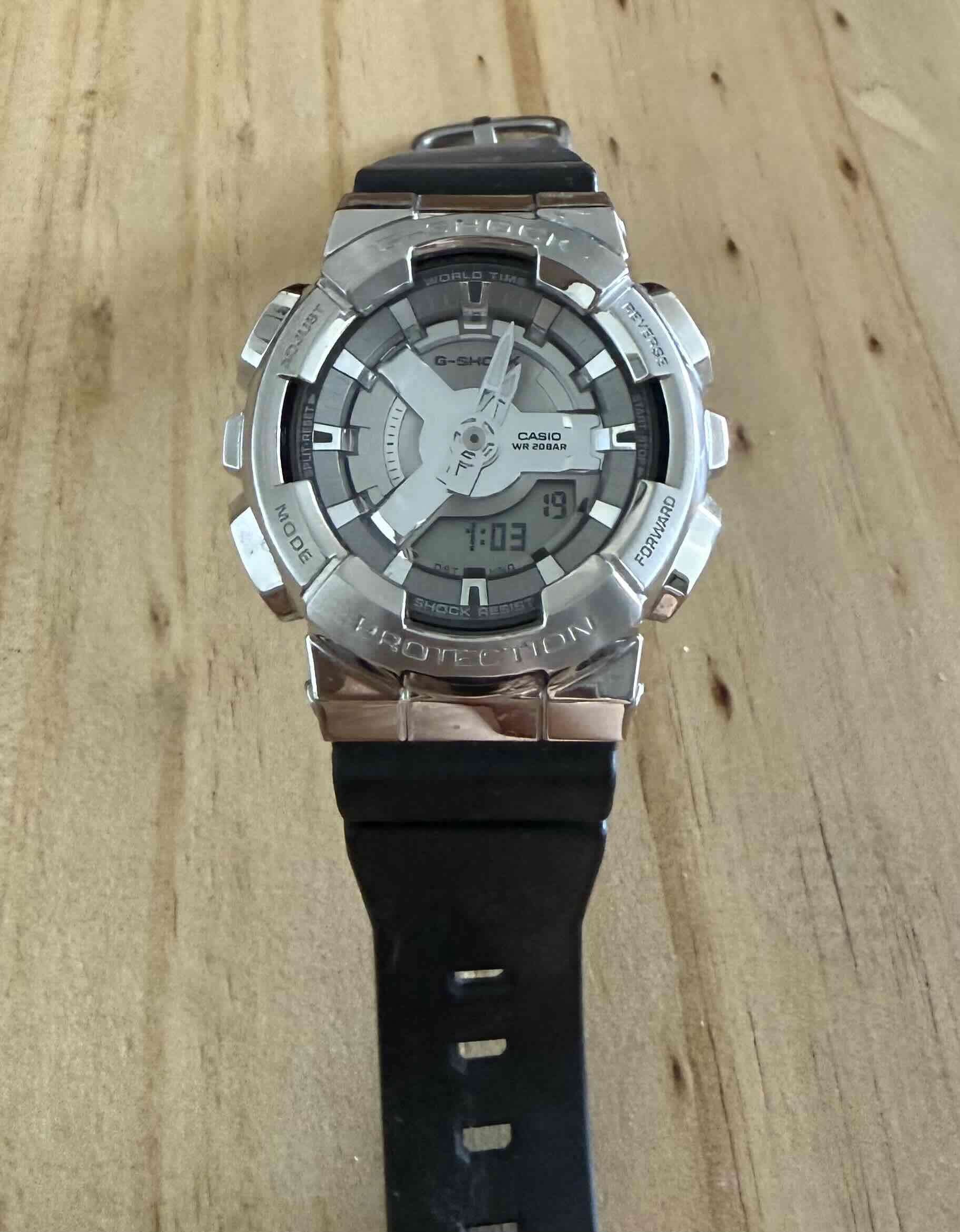 Reloj Casio G-Shock plata y negro - miniatura 3