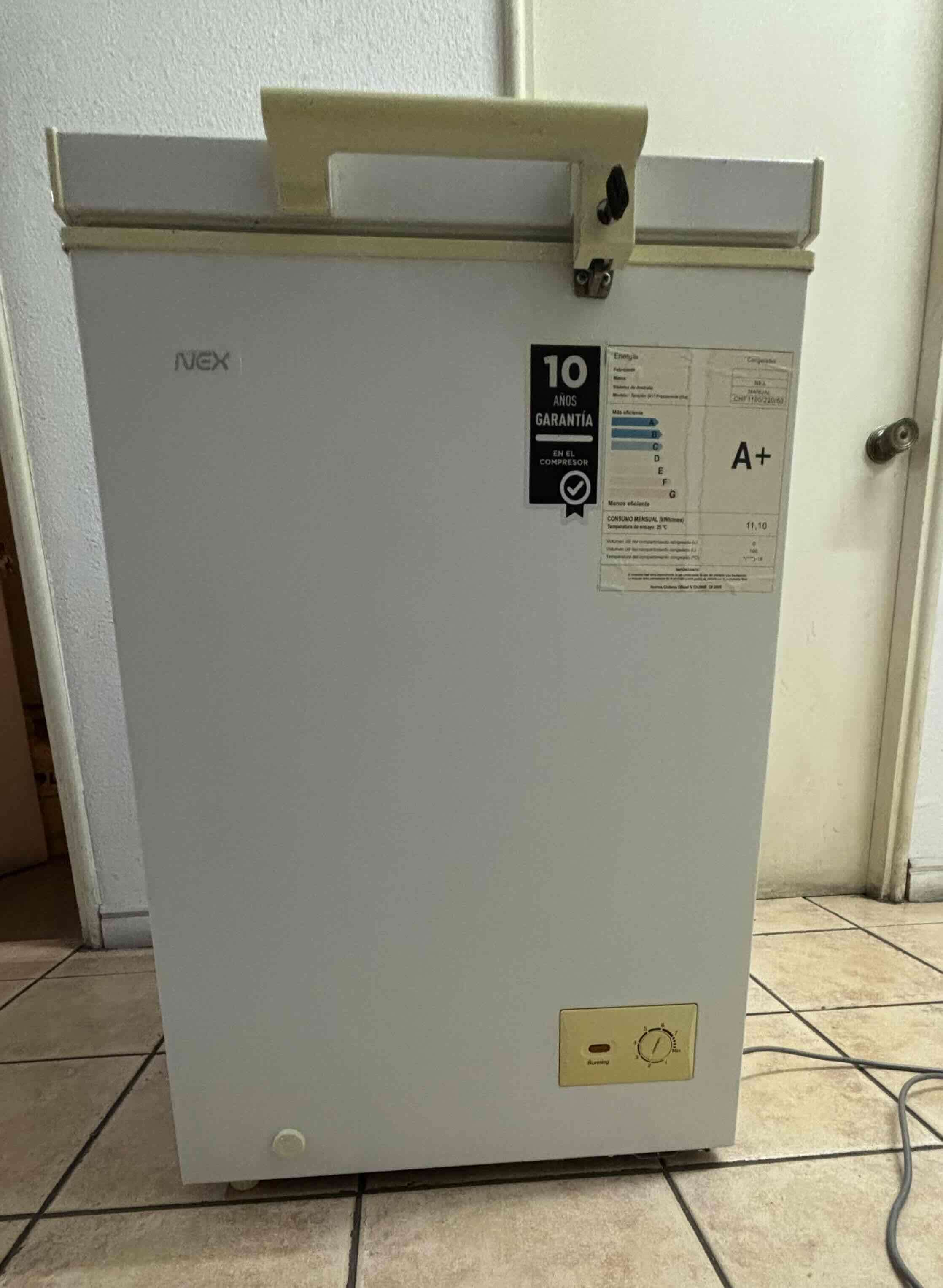 Congelador vertical marca Nex 100 Lt.