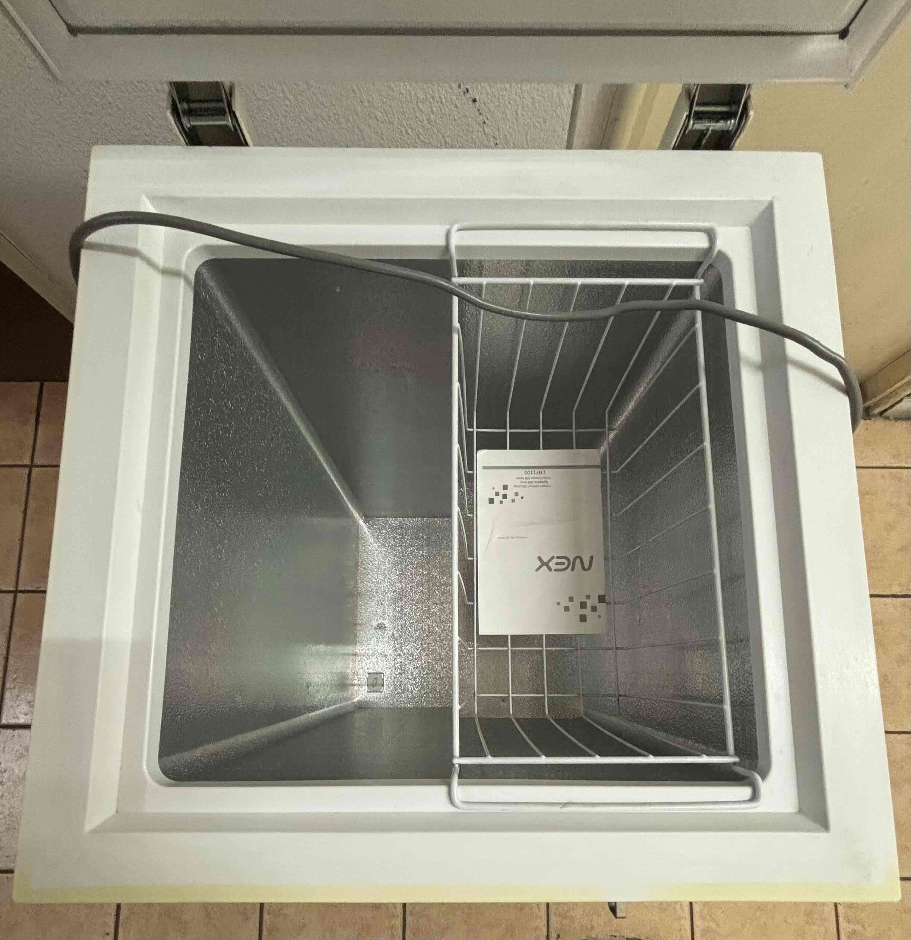 Congelador vertical marca Nex 100 Lt. - 2