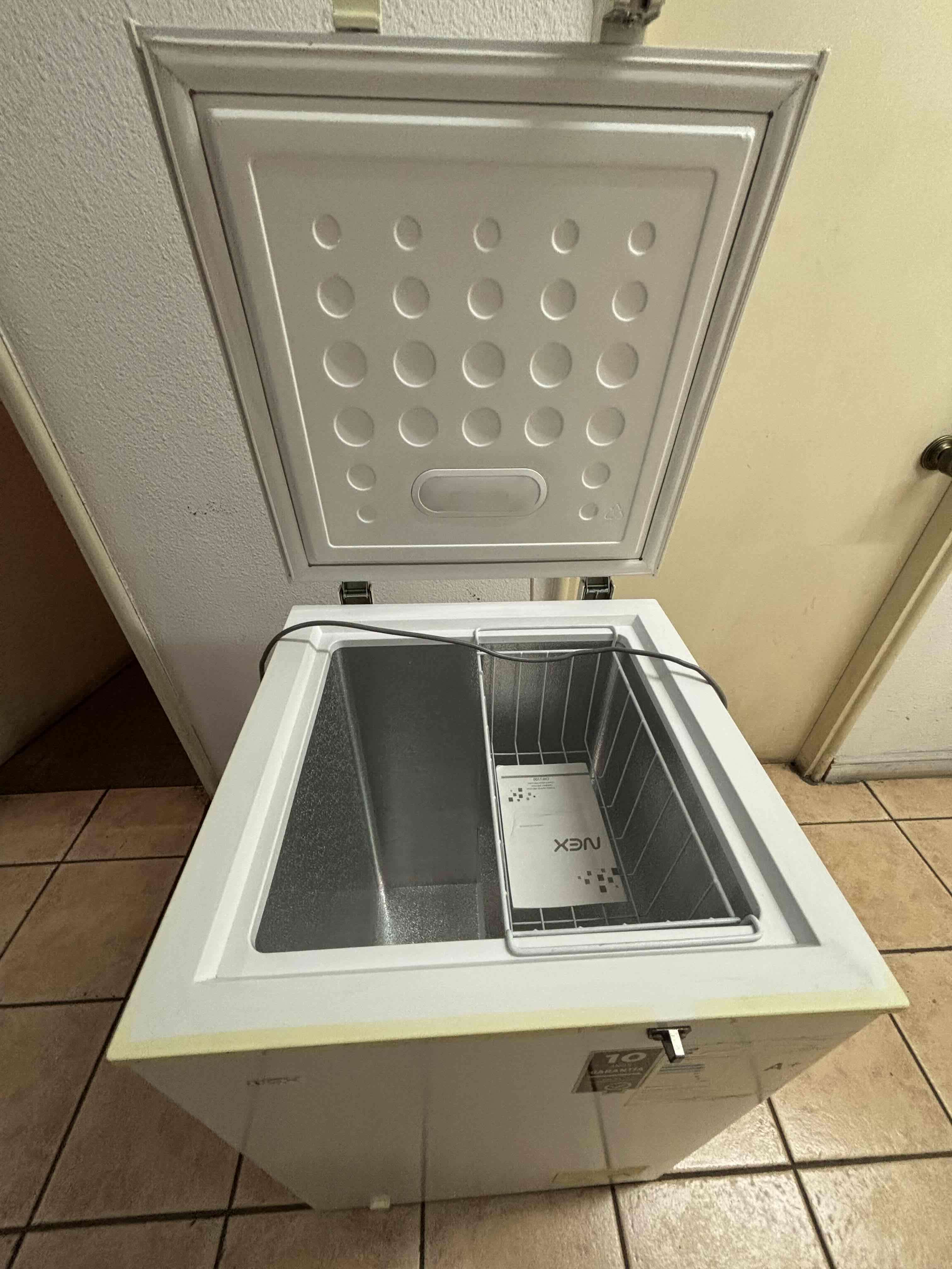 Congelador vertical marca Nex 100 Lt. - 3