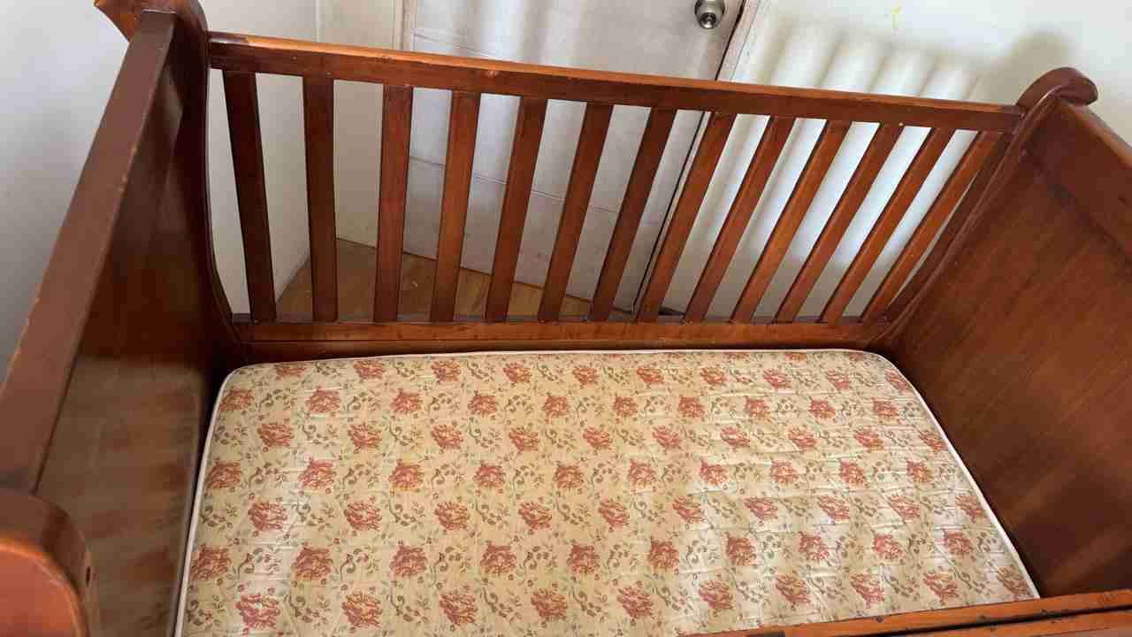 Cuna de madera con cajones - 2