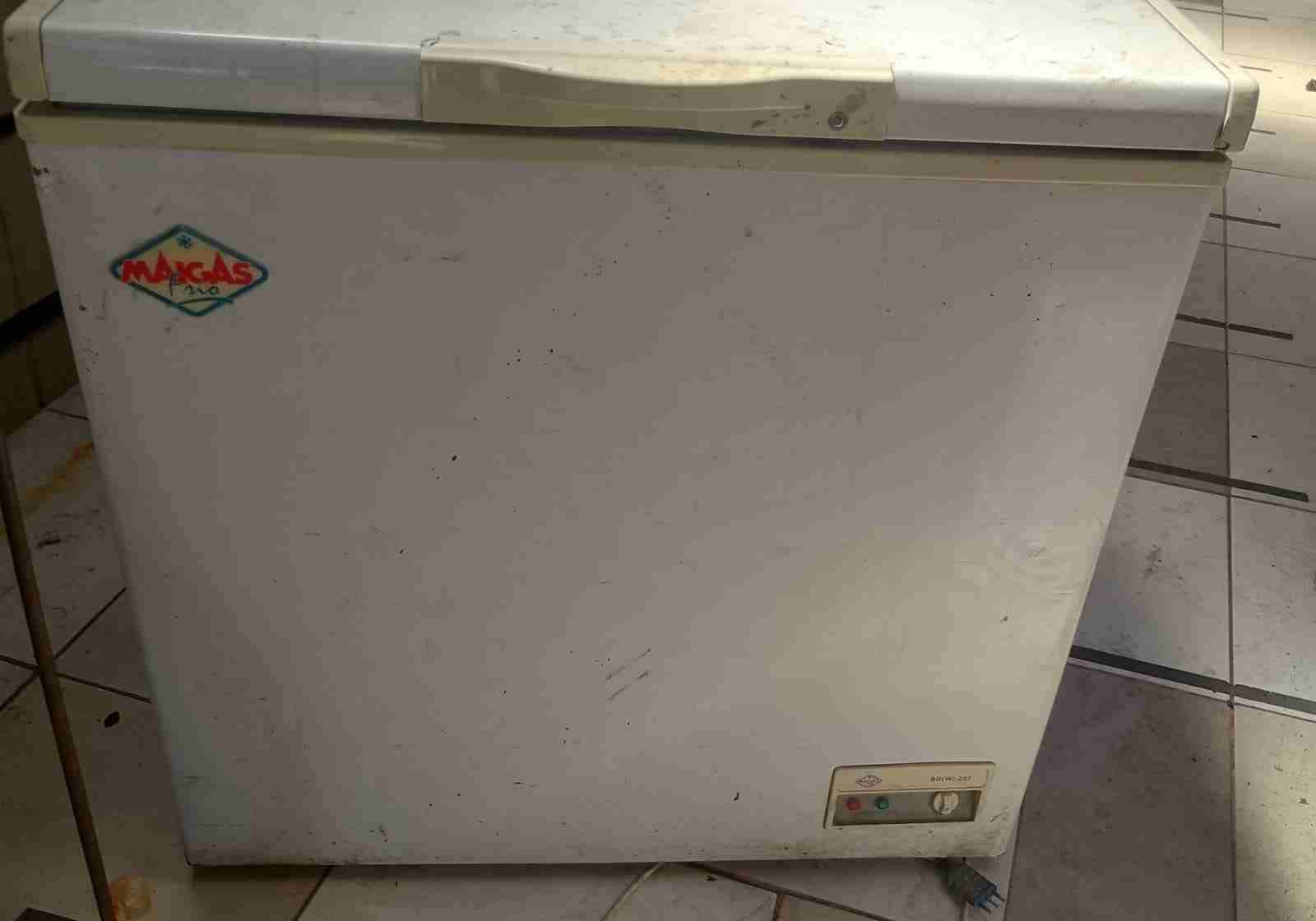 Refrigerador exhibidor con puerta de vidrio - 4