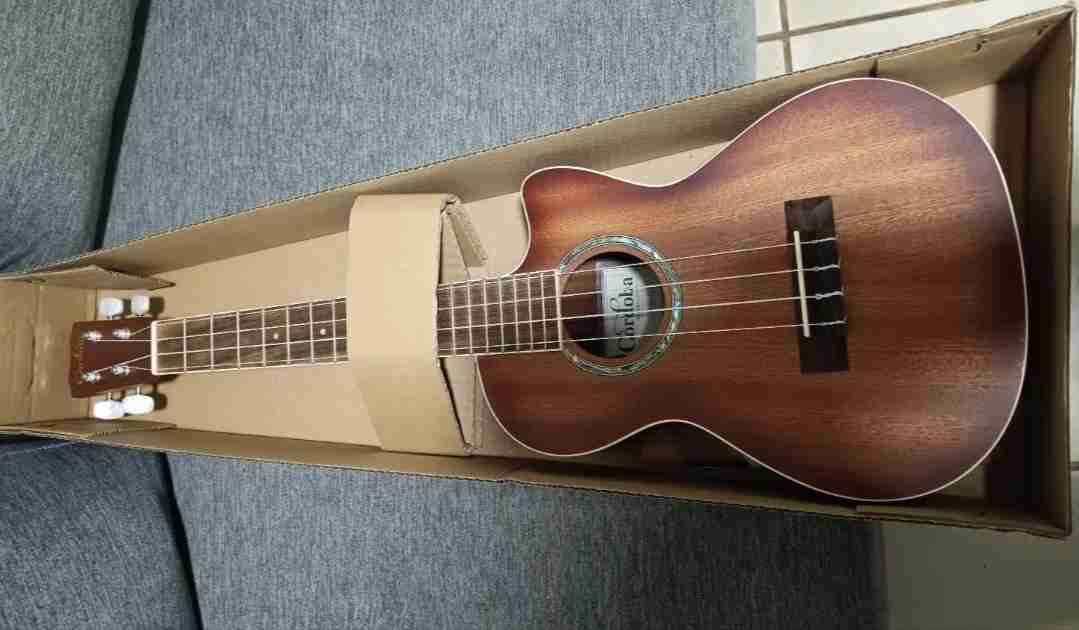 Ukelele Tenor Electroacústico Córdoba 15TM-CE