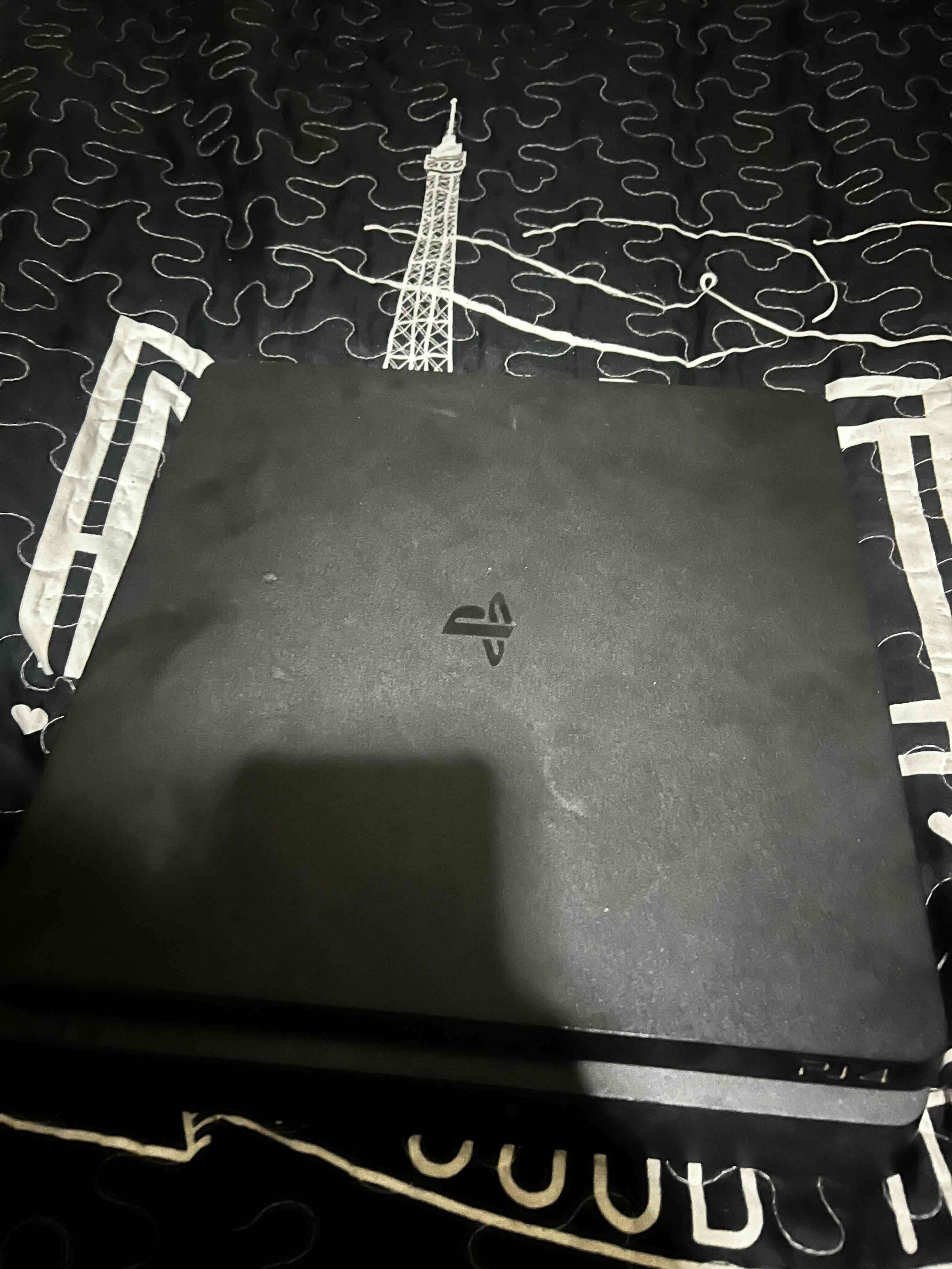 Consola PS4 en buen estado - miniatura 2