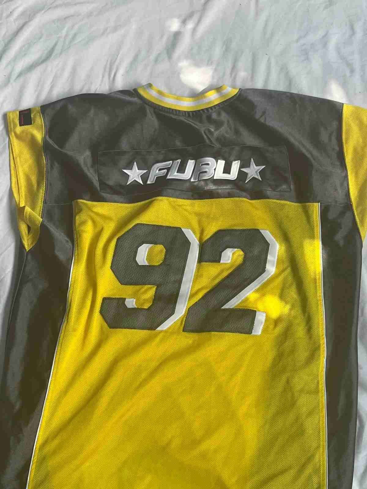 Polera deportiva Fubu amarilla