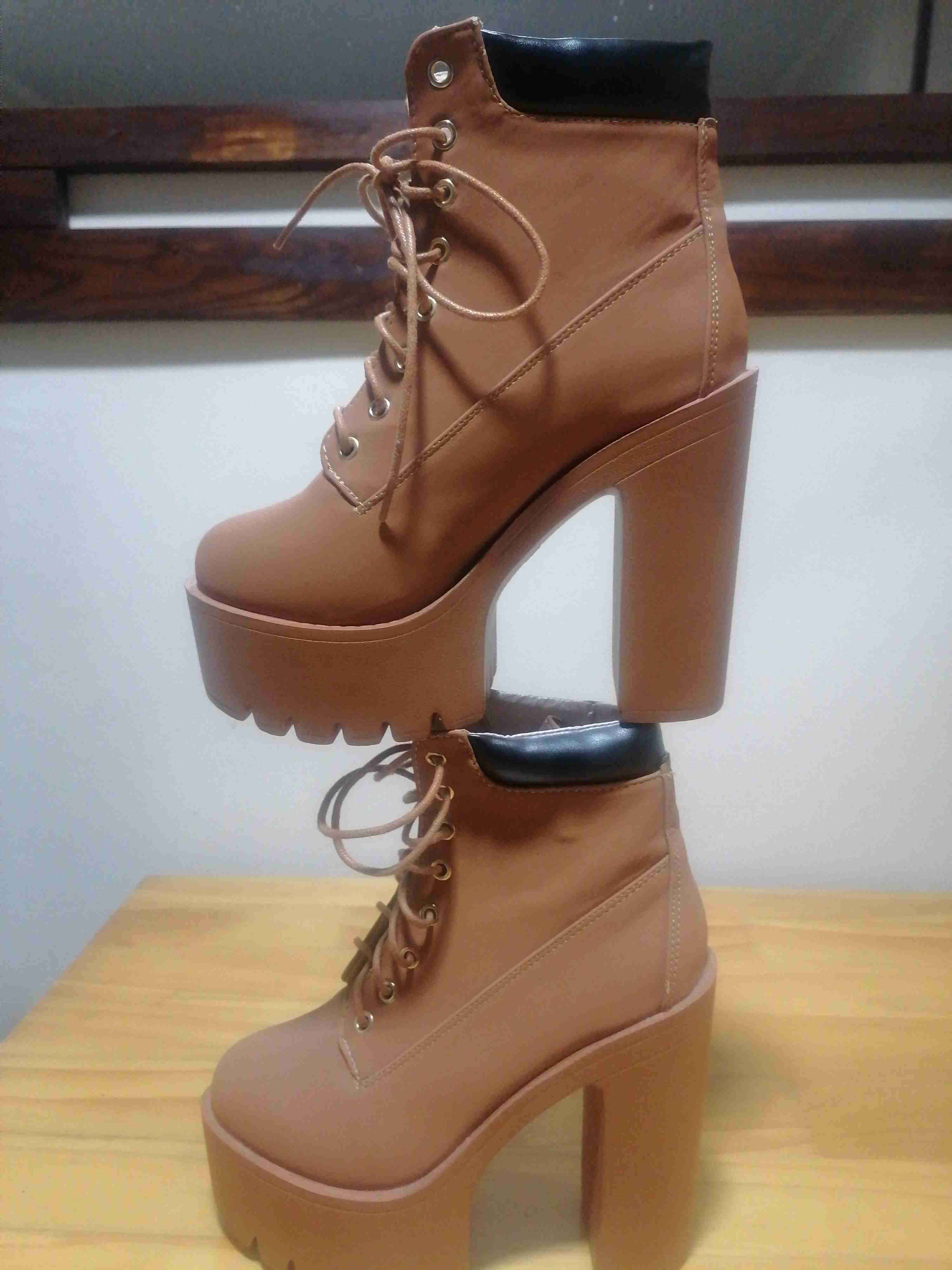 Botines plataforma camel