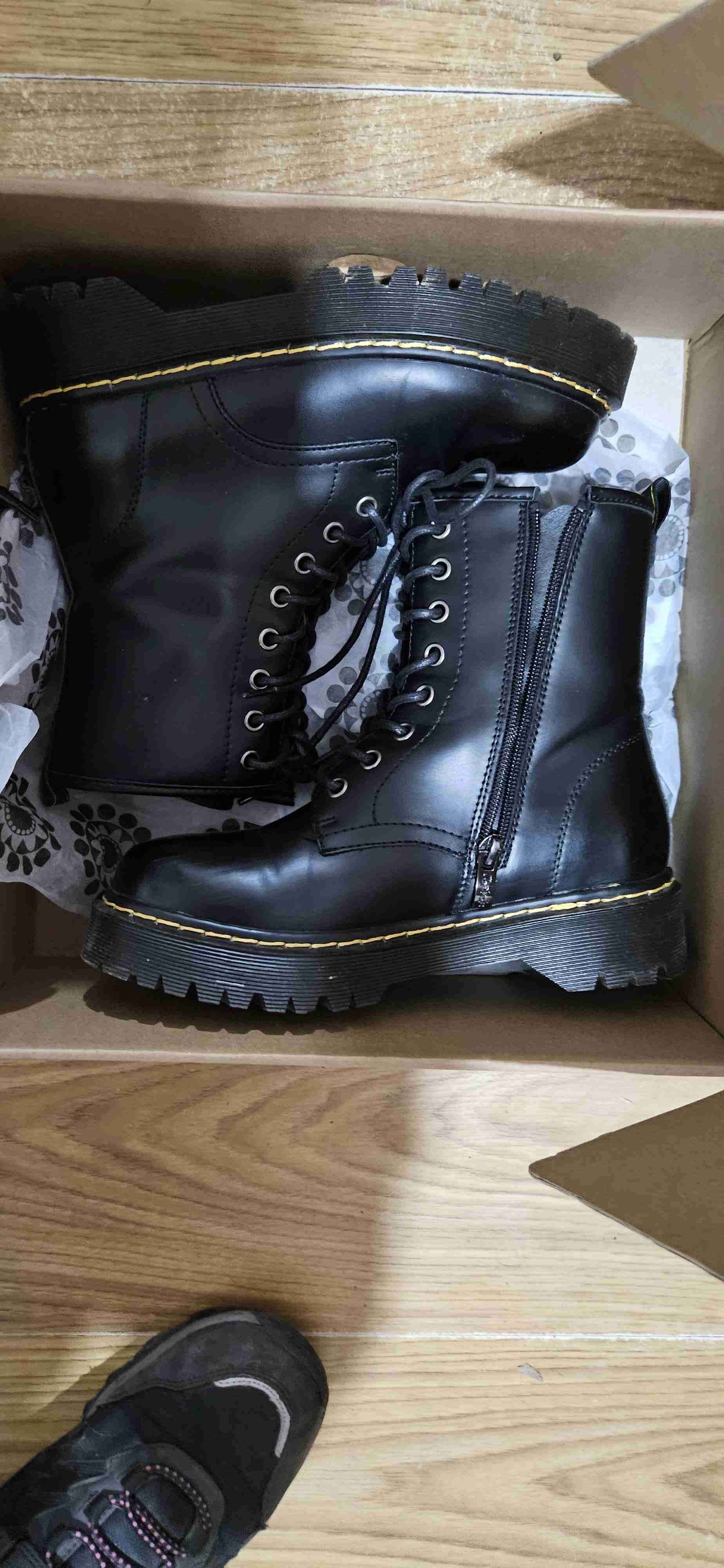 Botas negras de ecocuero con cierre