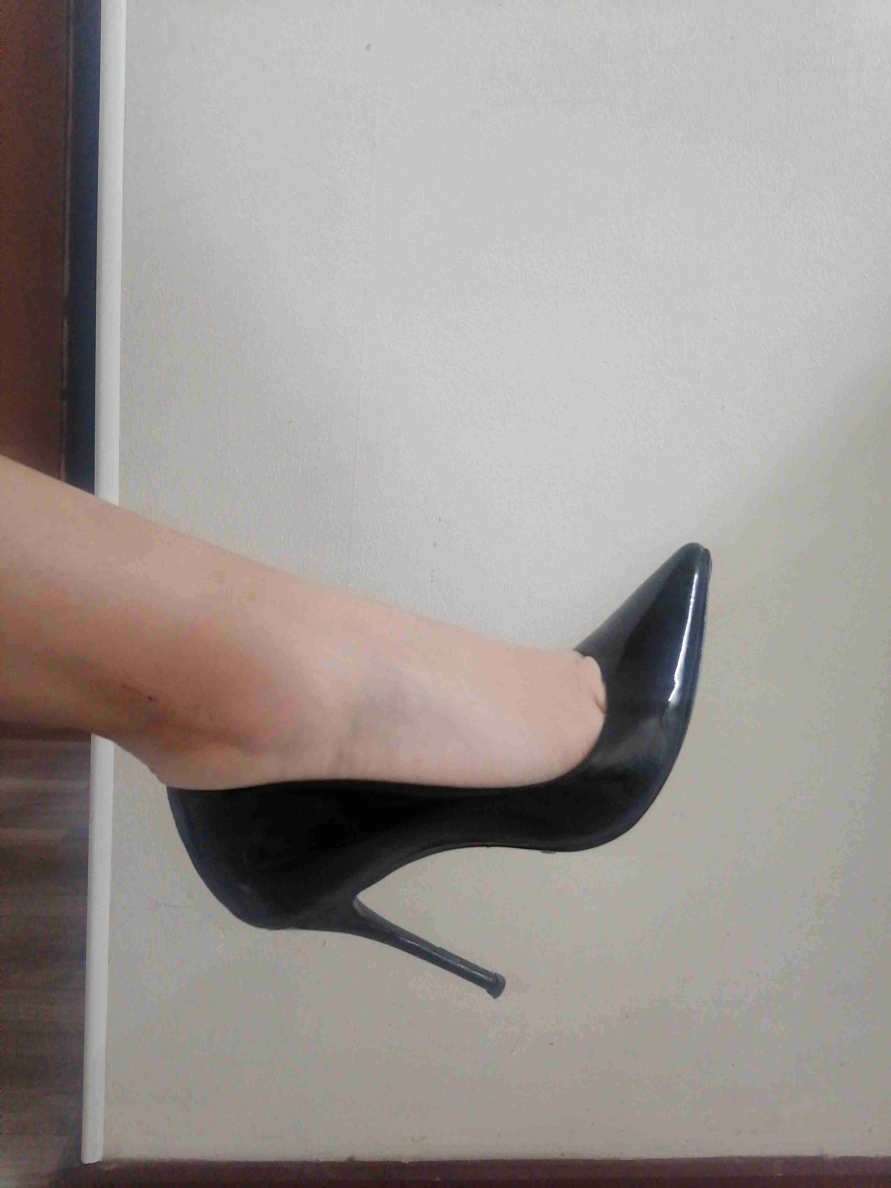 Tacones negros elegantes