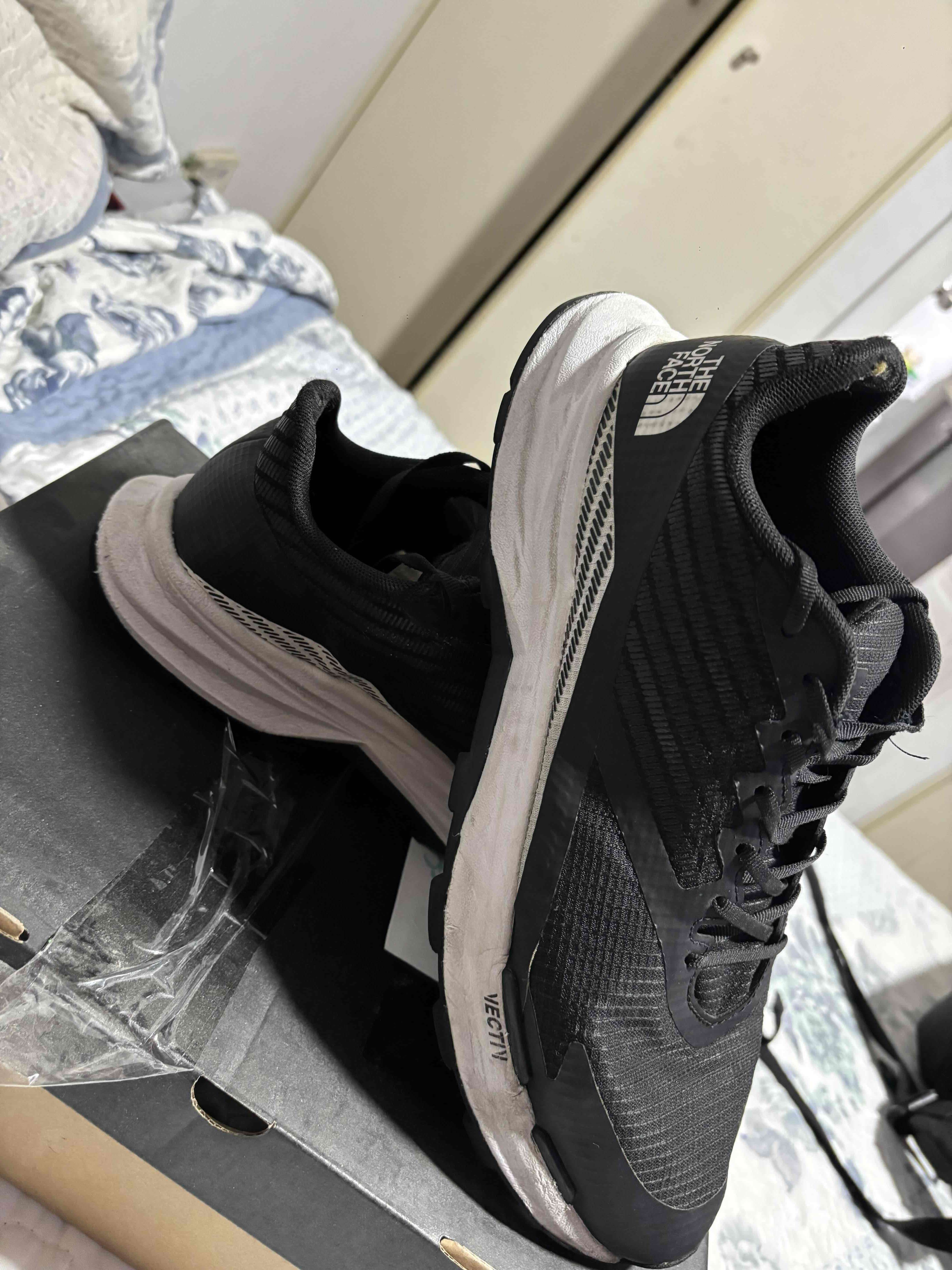 Zapatillas negras de running - miniatura 2