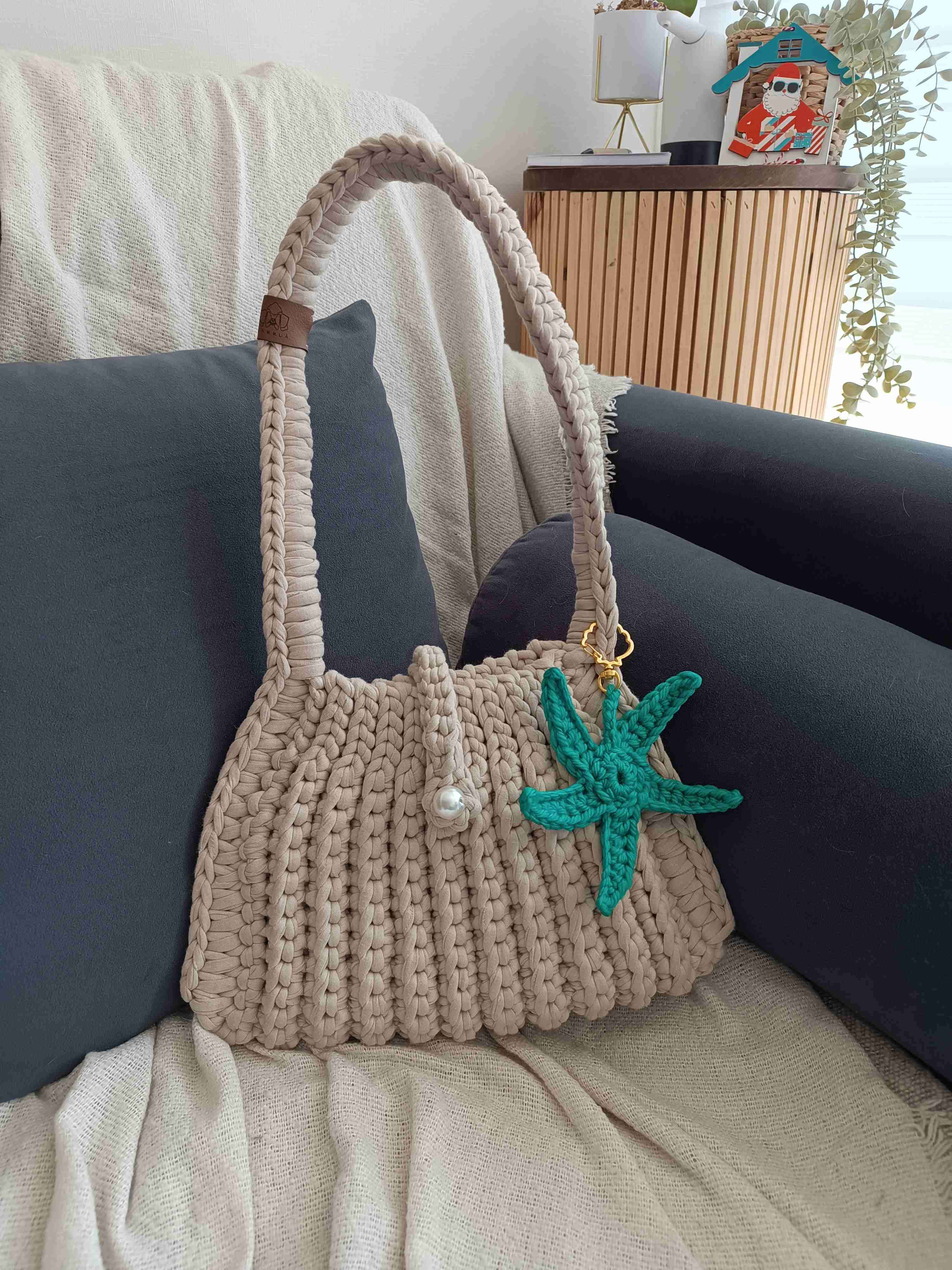 Cartera de crochet beige