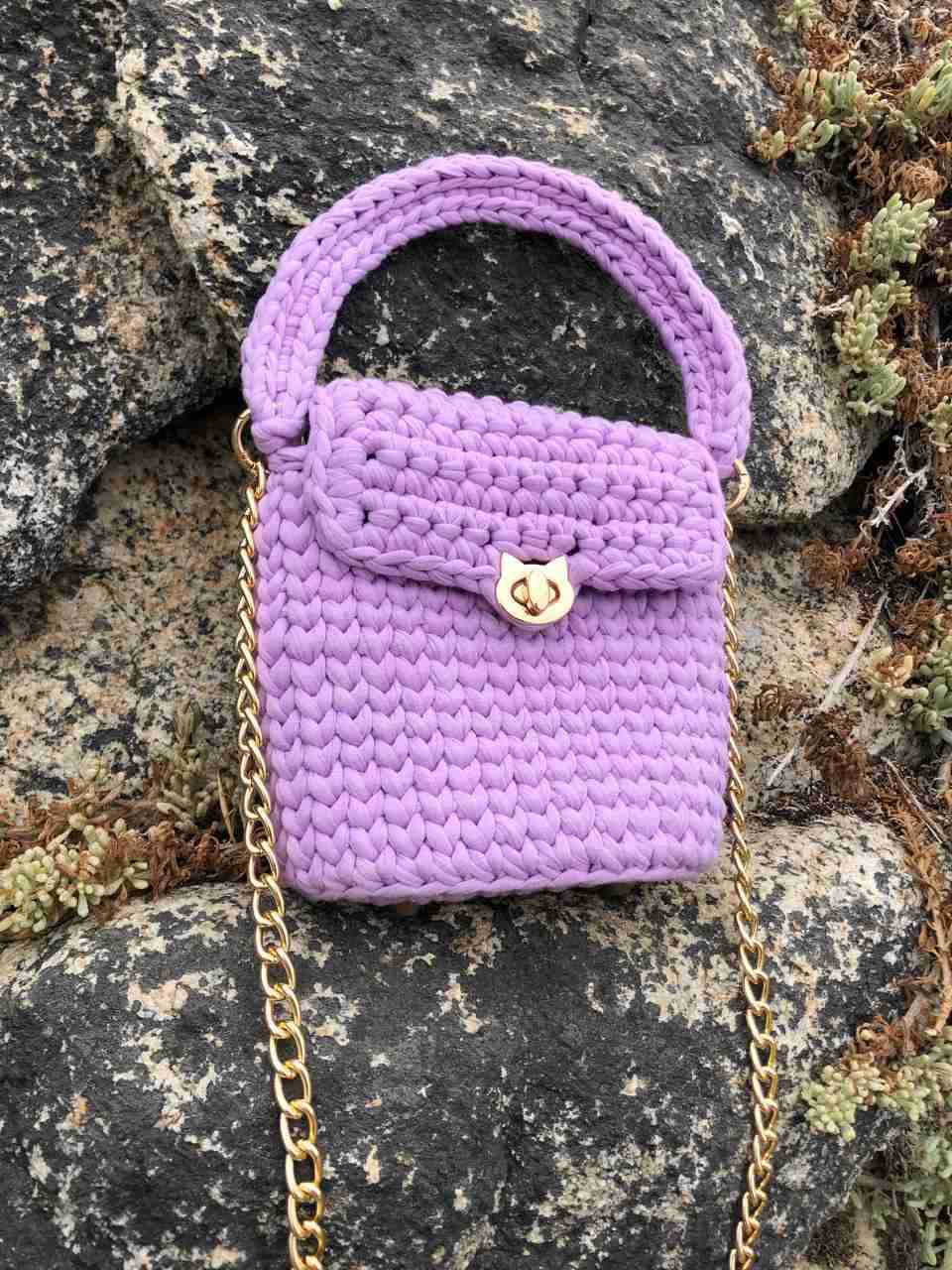 Bolso tejido lilas con cadena
