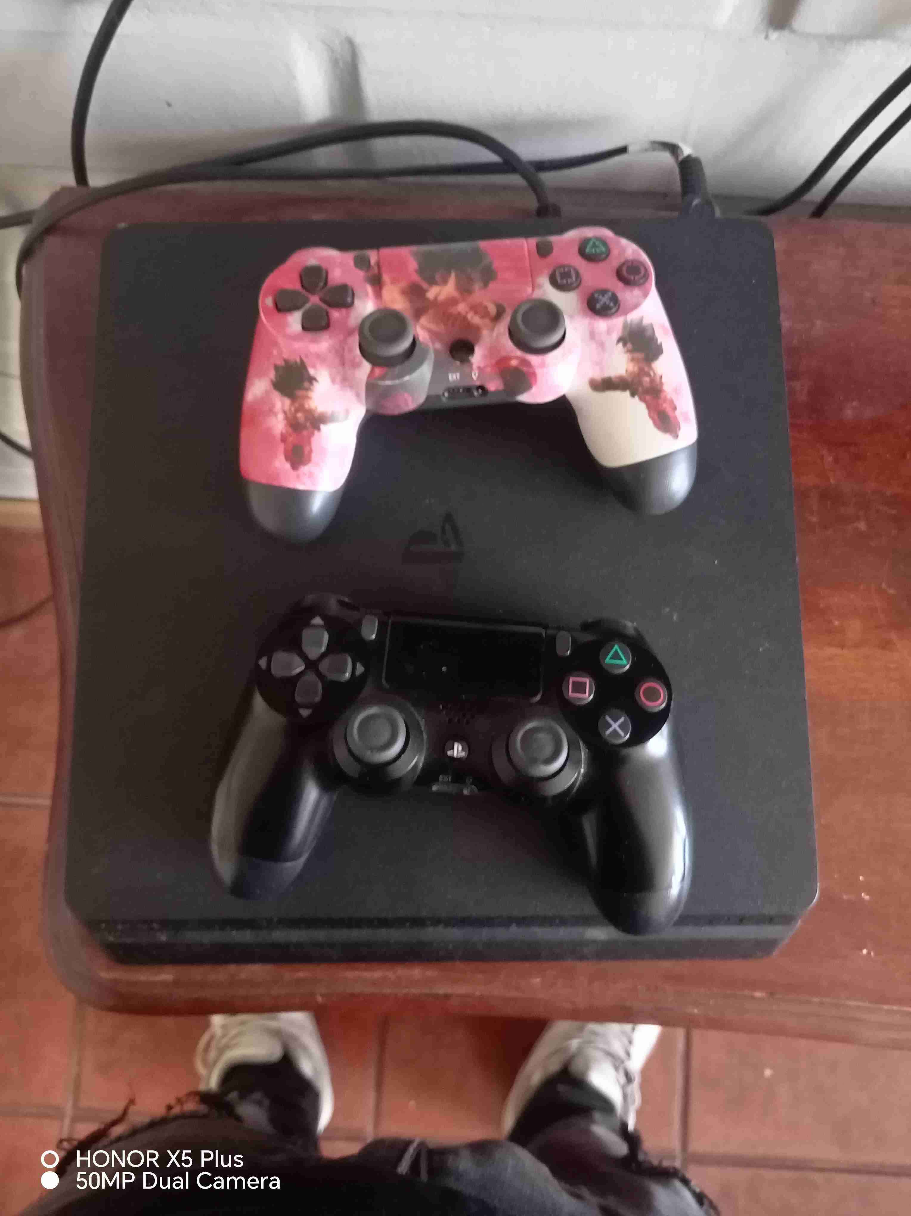 Consola Playstation 4 negra 1TB - miniatura 2