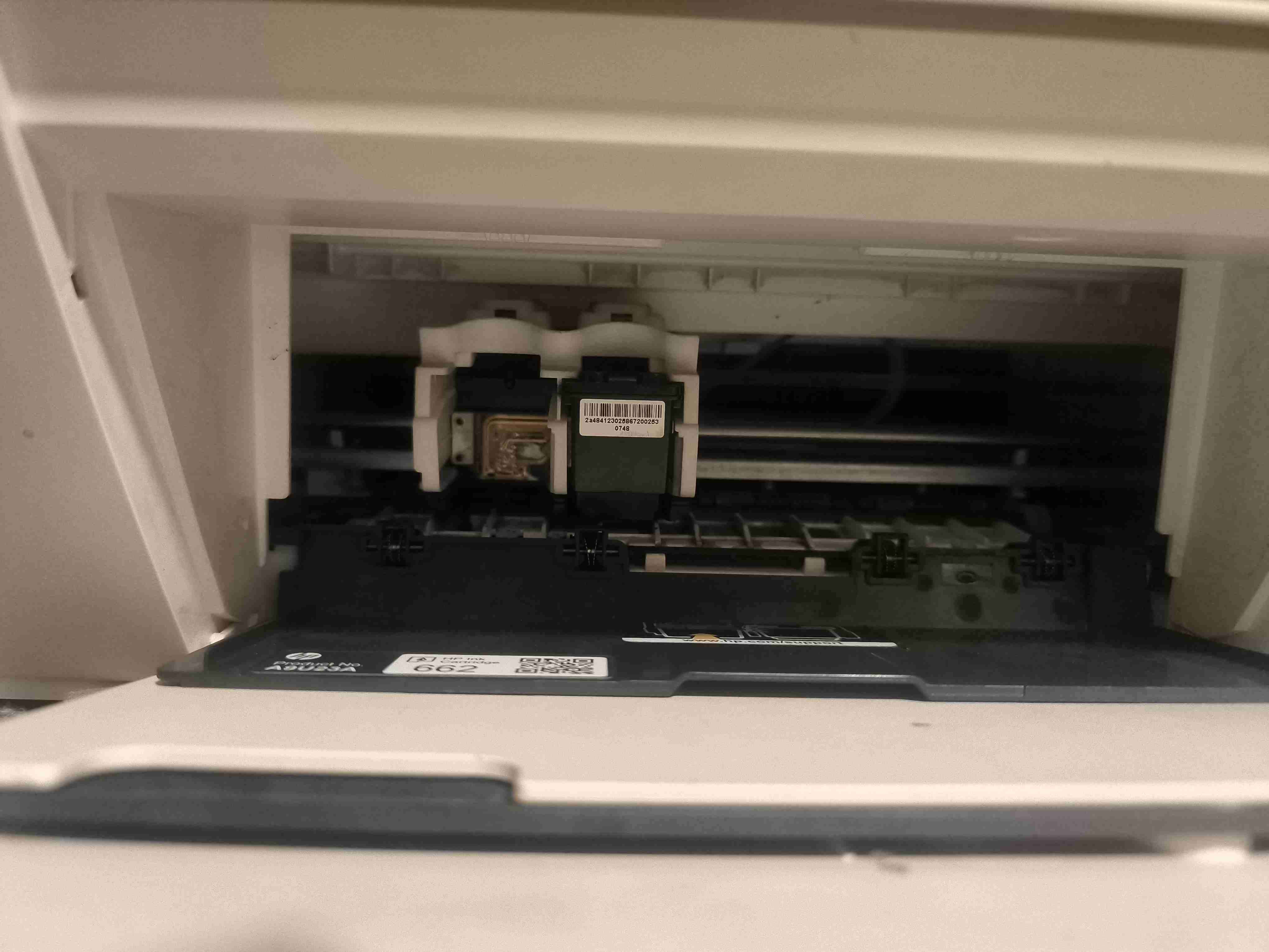 Impresora HP Deskjet con stickers - miniatura 2