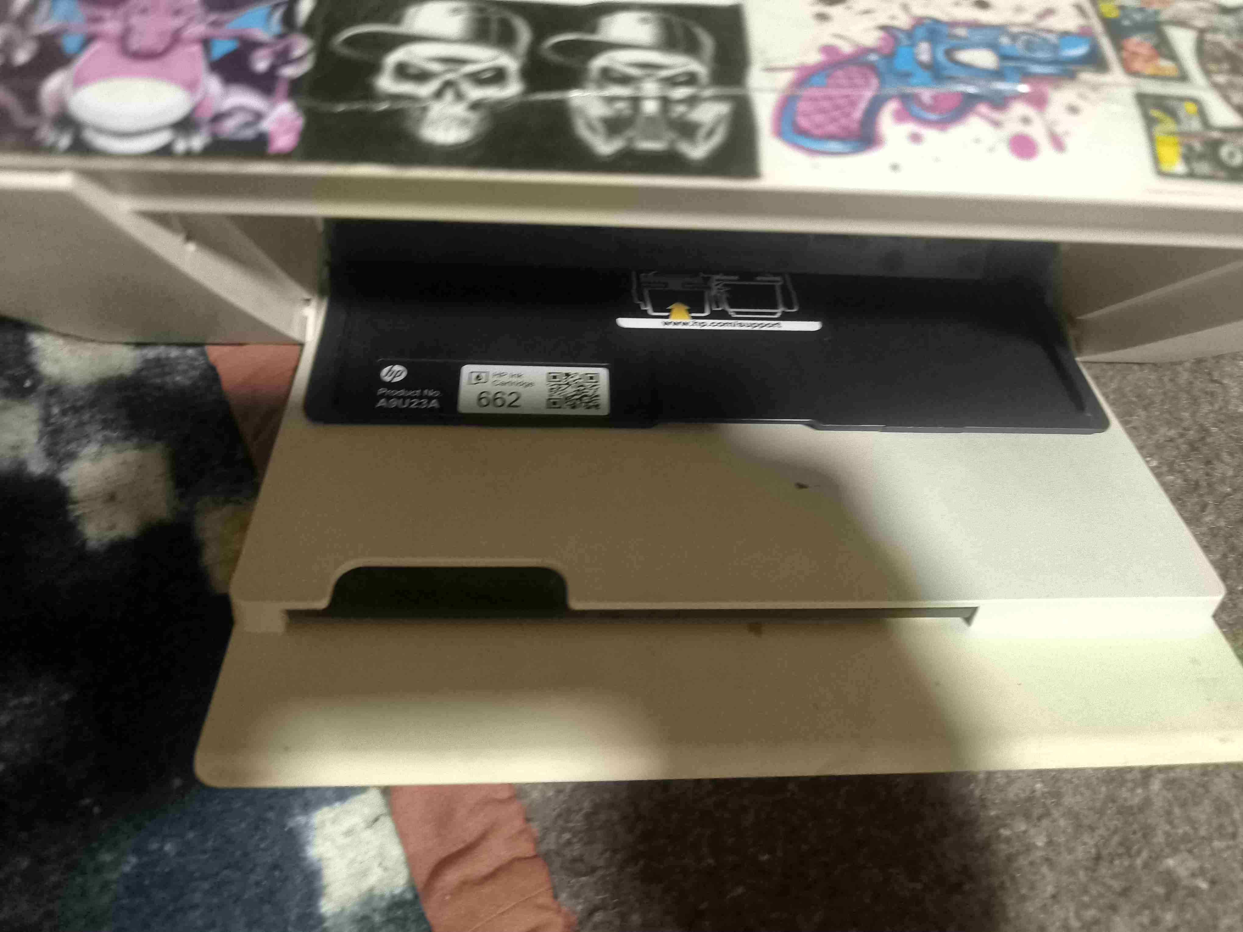 Impresora HP Deskjet con stickers - miniatura 3