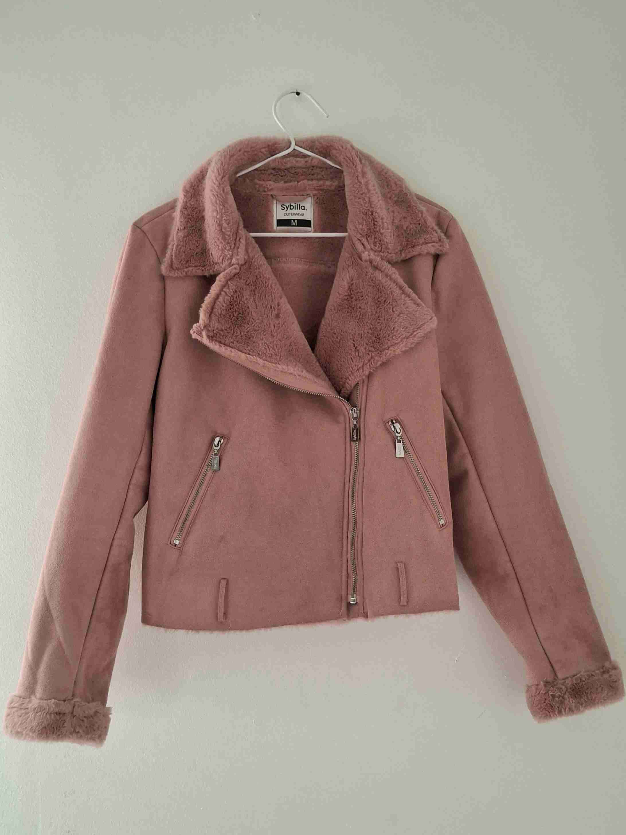 Chaqueta rosada peluda