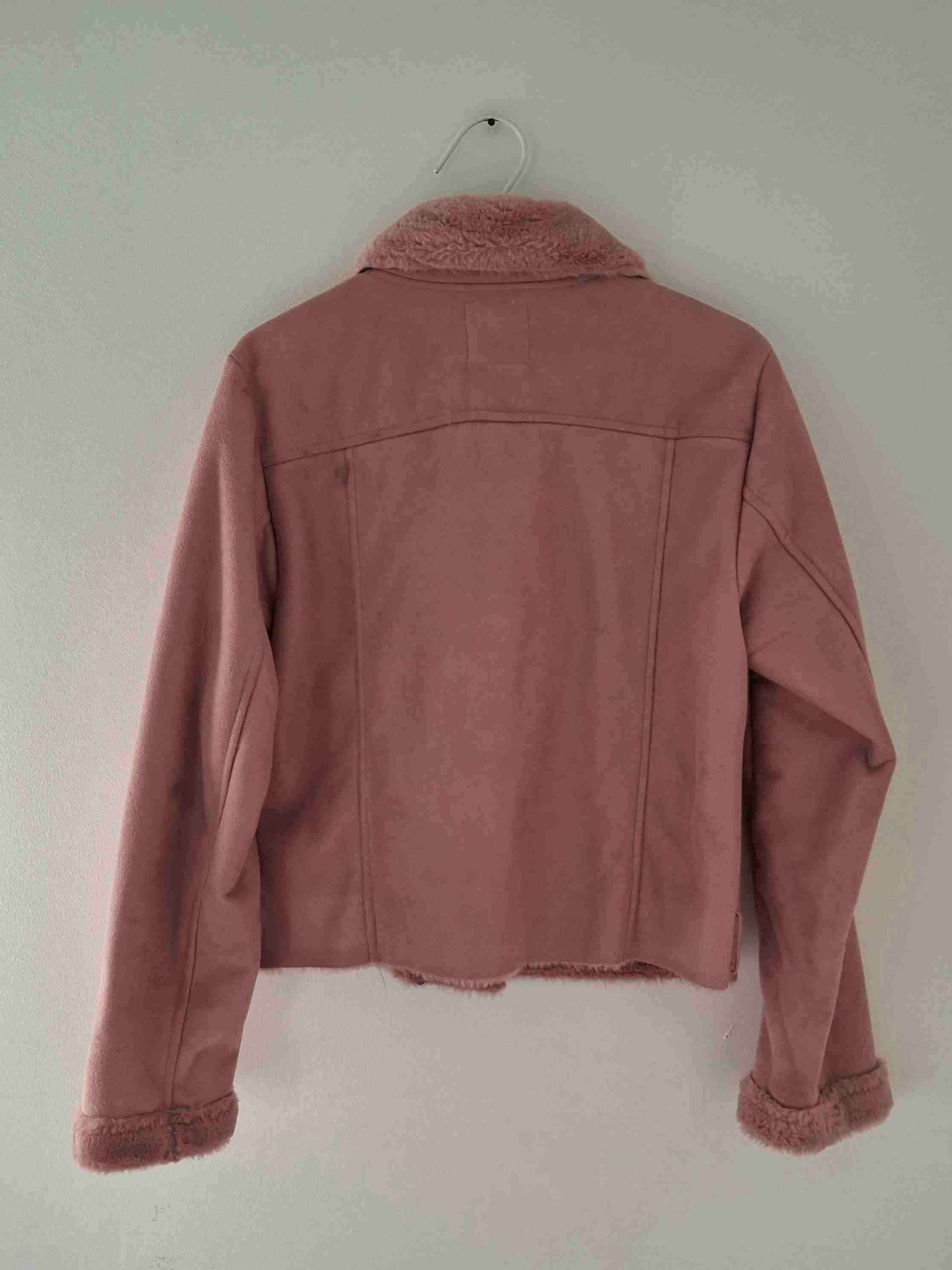 Chaqueta rosada peluda - miniatura 4