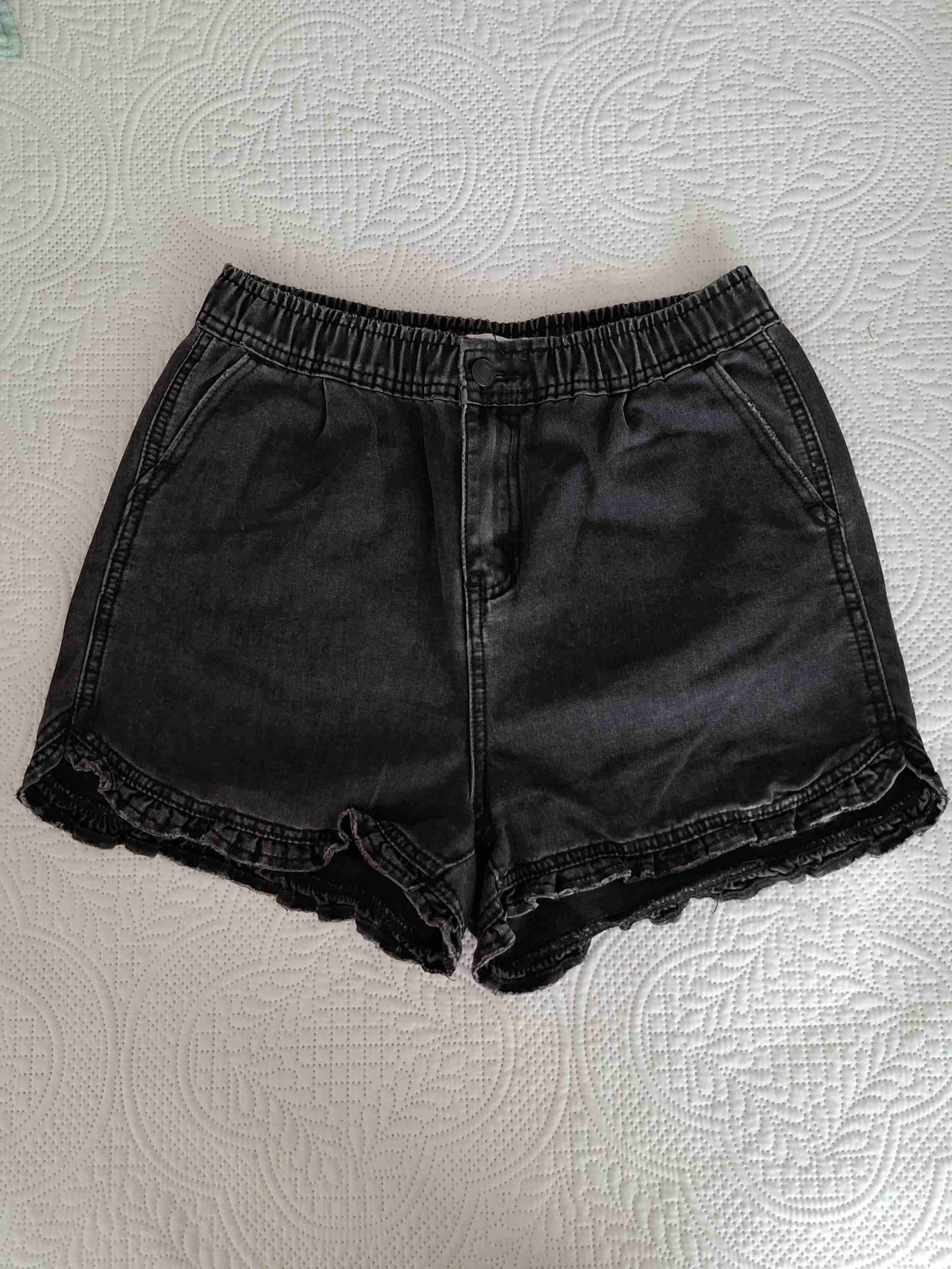 Short negro de mezclilla