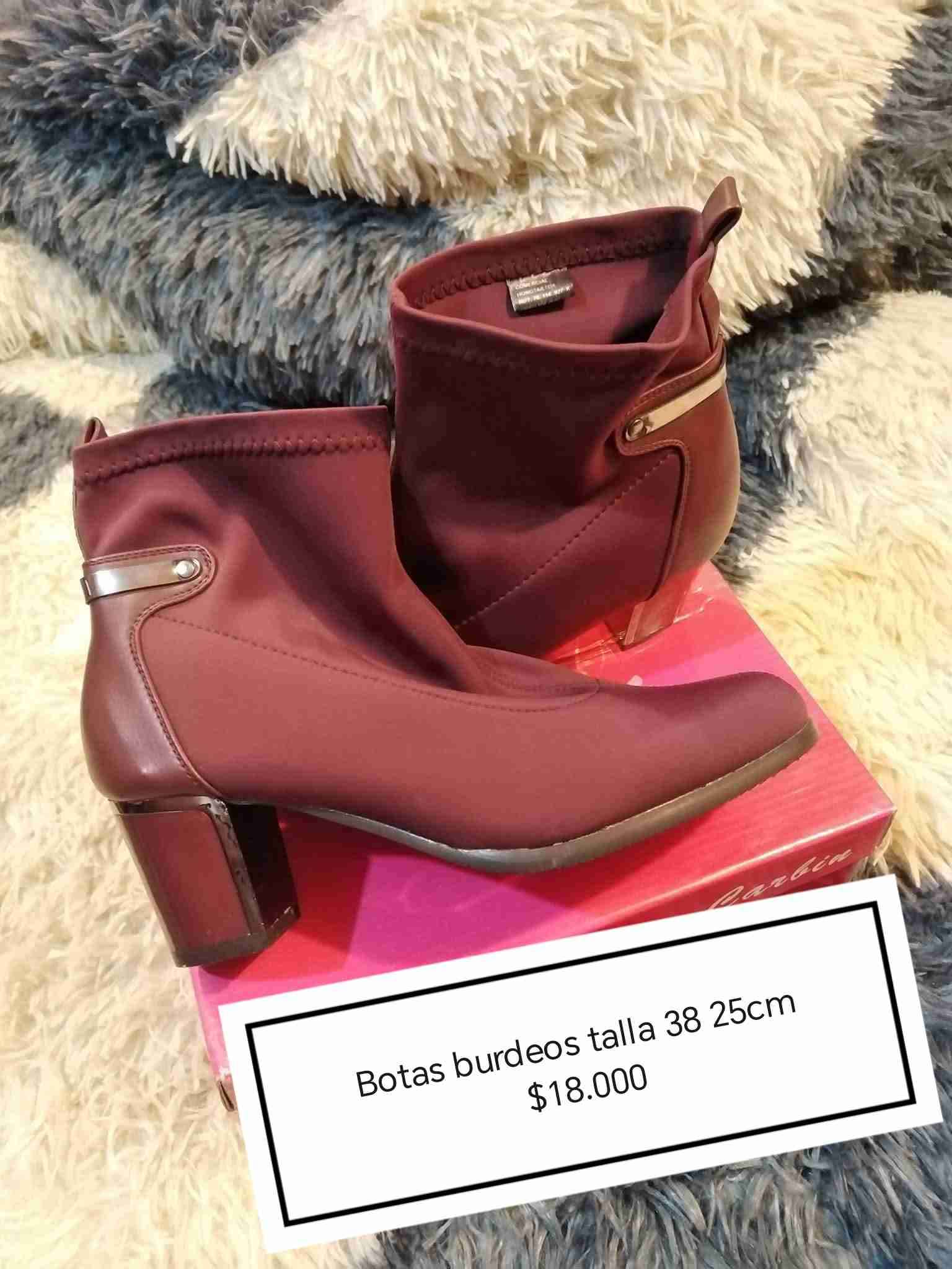 Botas burdeos con taco alto