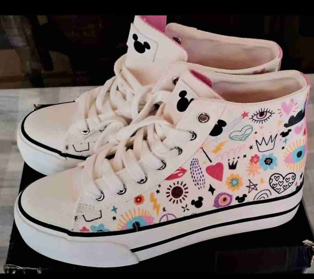 Zapatillas originales Disney estampadas coloridas