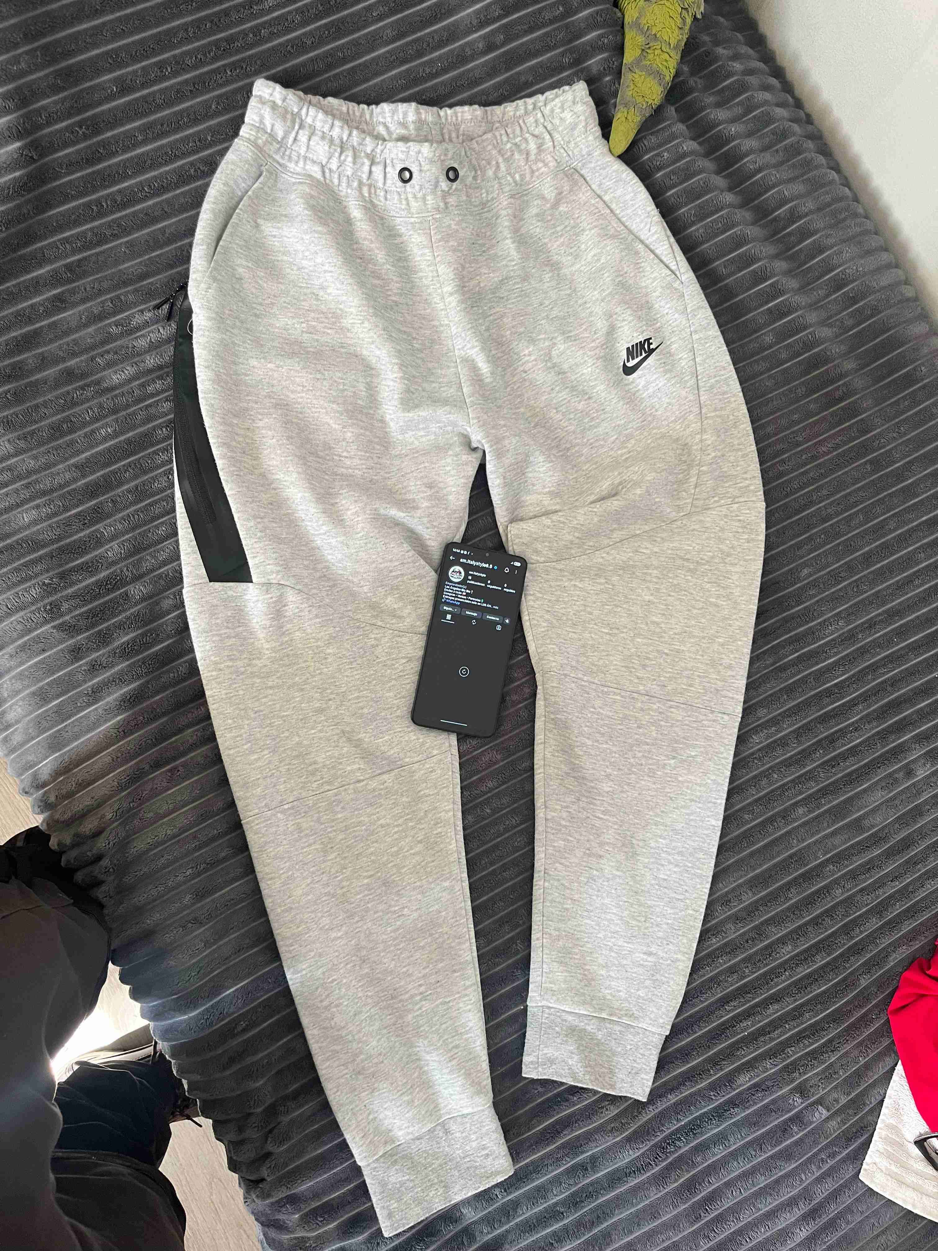 Pantalones deportivos Nike Tech Gris