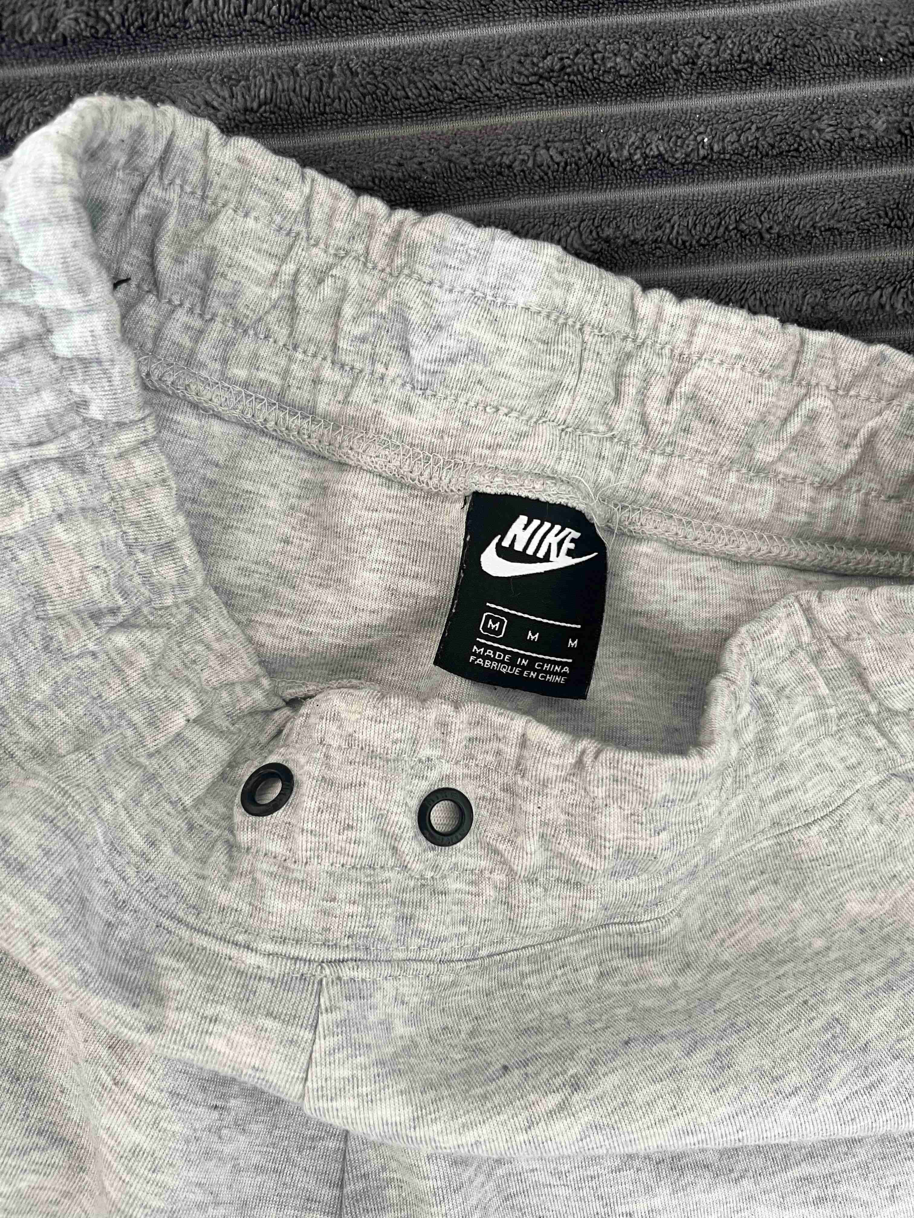 Pantalones deportivos Nike Tech Gris - miniatura 3