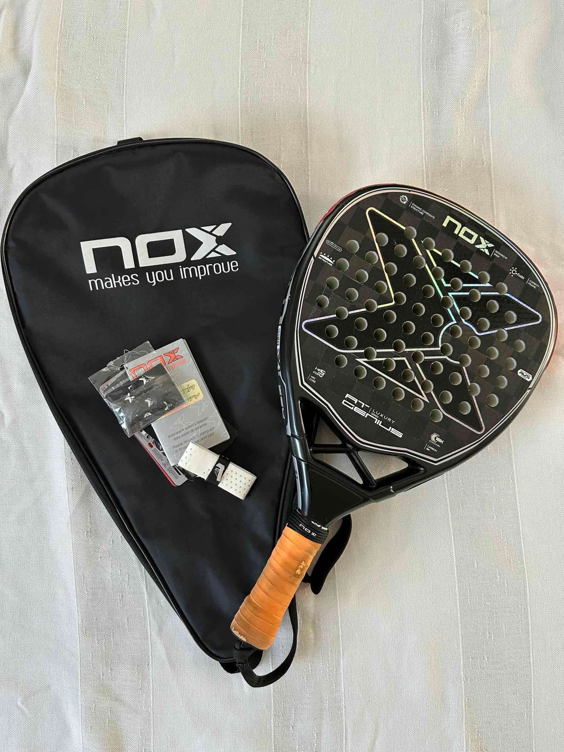 Pala de pádel NOX con funda