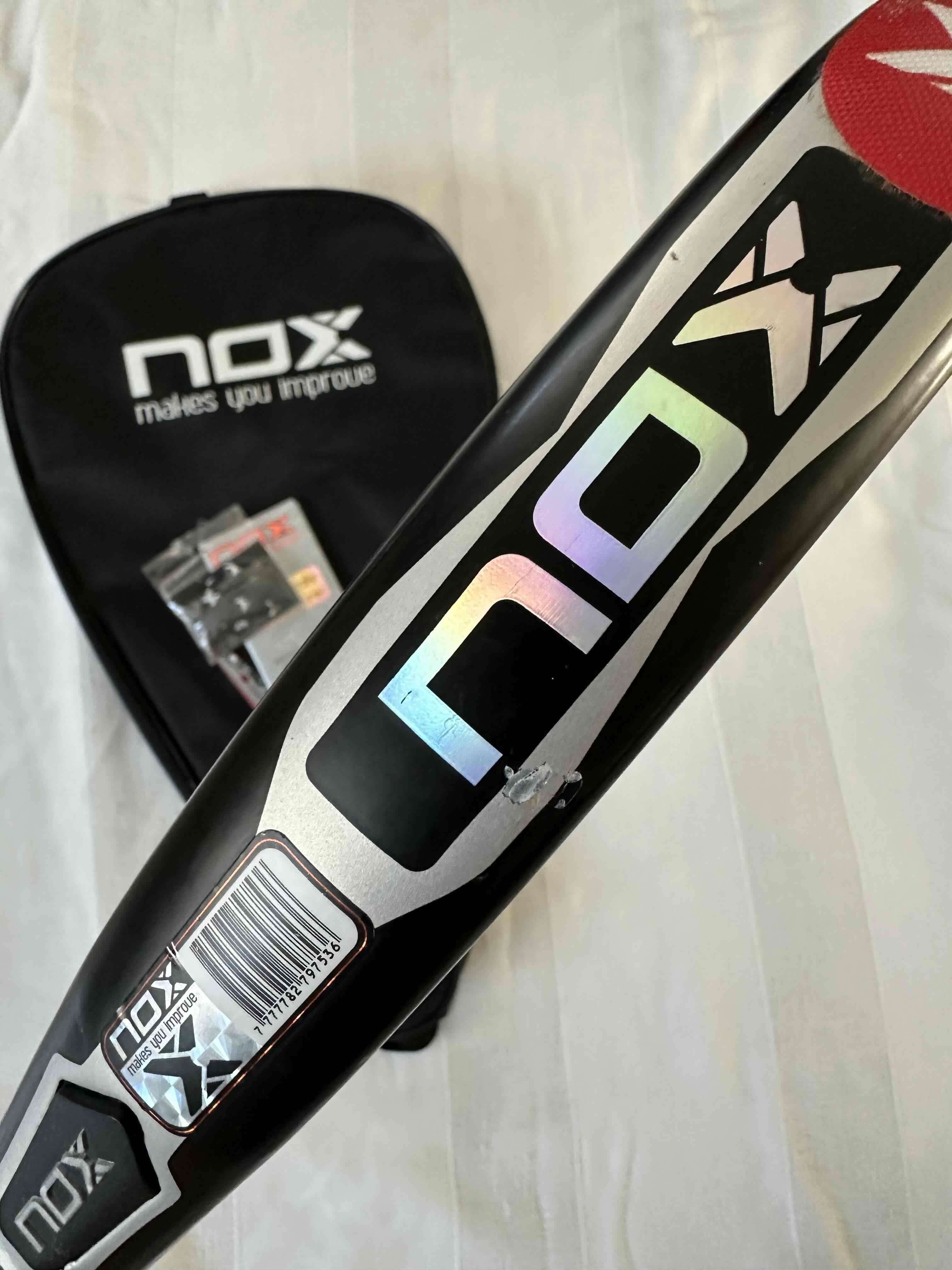 Pala de pádel NOX con funda - 2