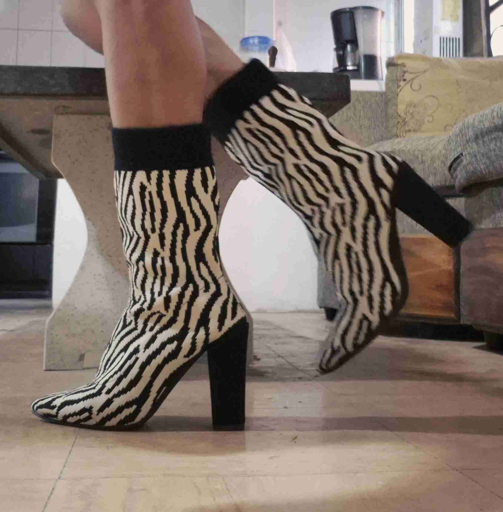 Botines altos de cebra