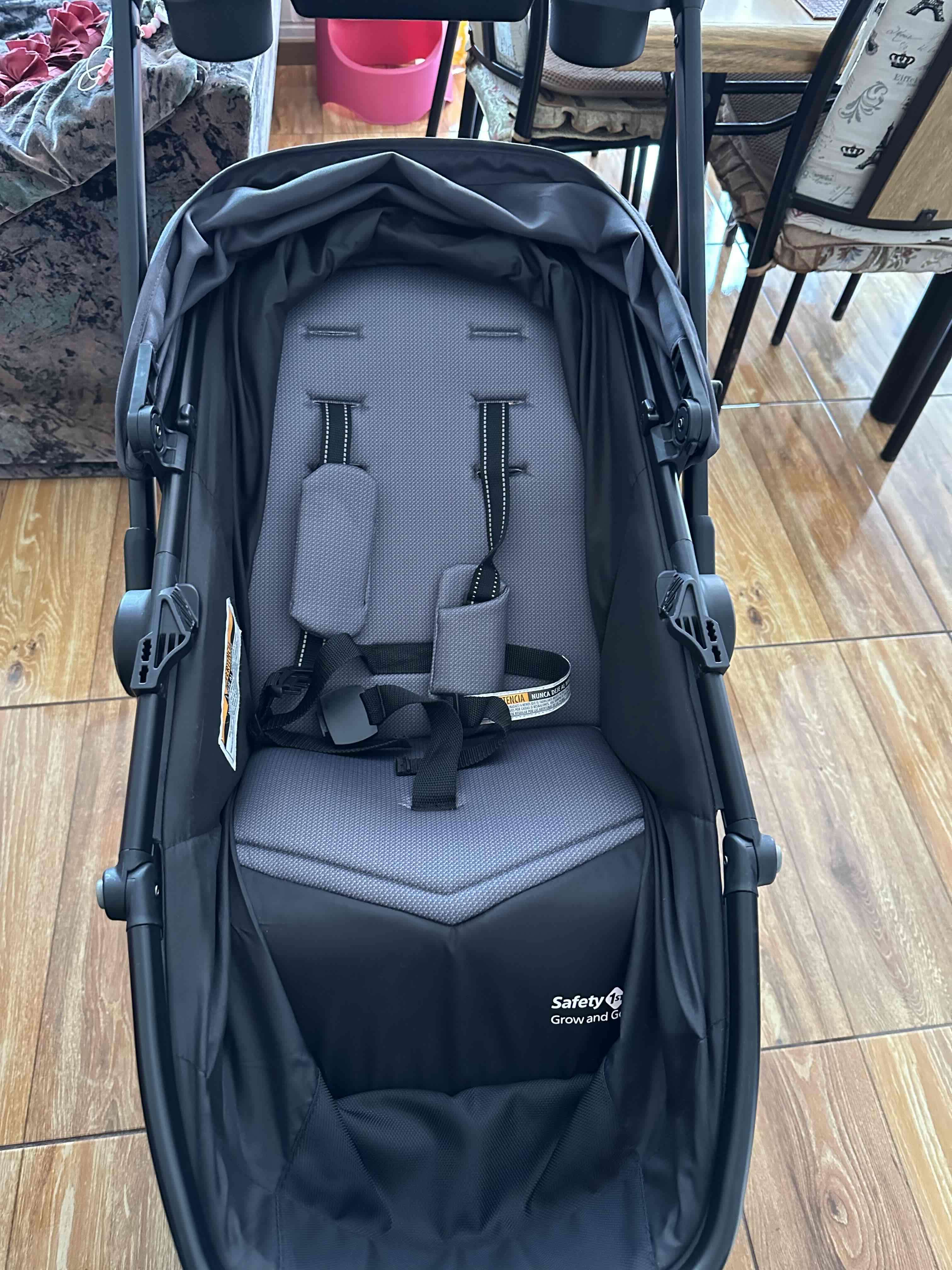 Coche de bebé con silla gris - miniatura 3