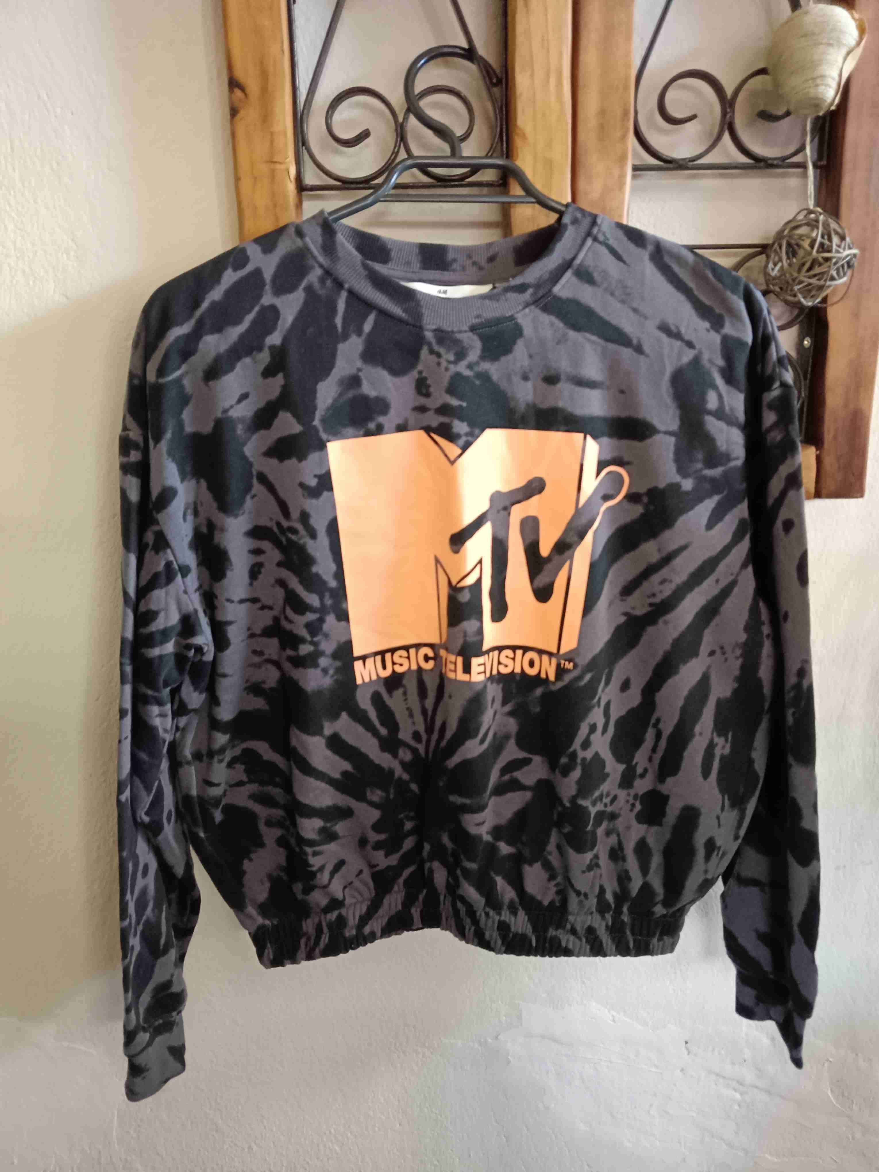 Polerón estampado MTV gris