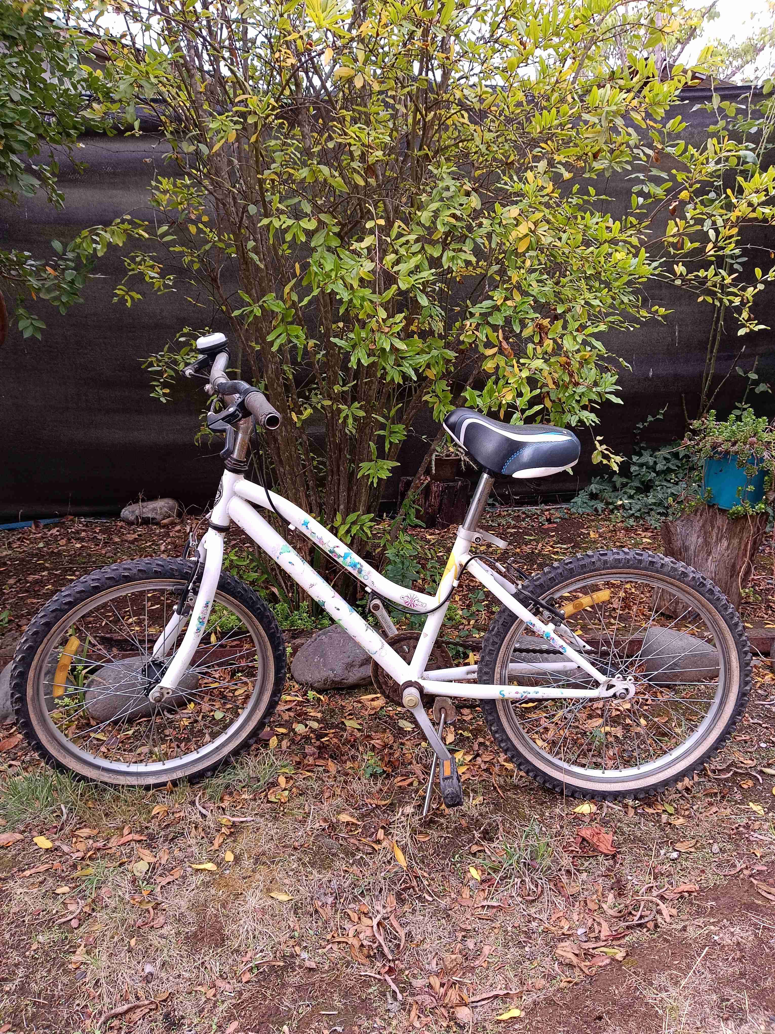 Bicicleta infantil blanca - miniatura 2