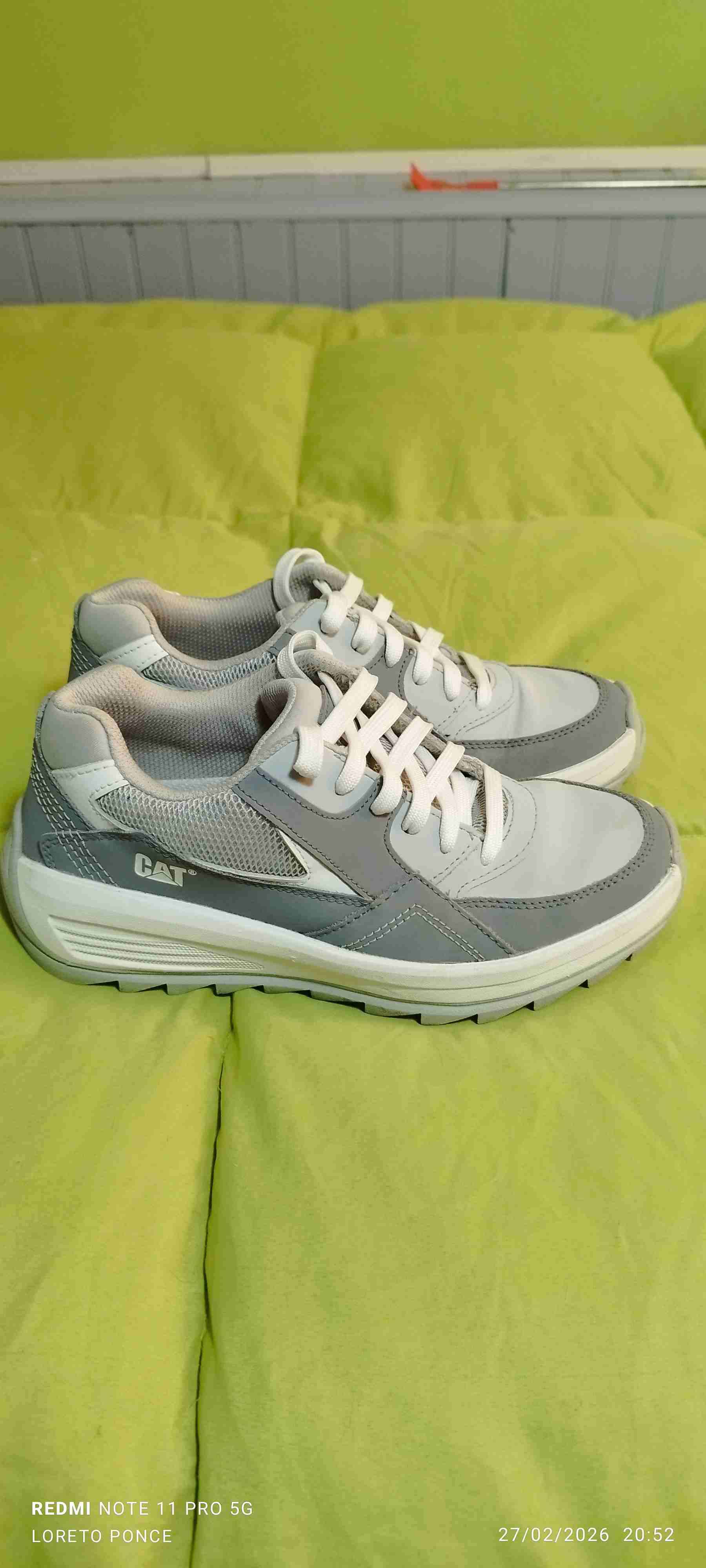 Zapatillas CAT blancas y grises - miniatura 4