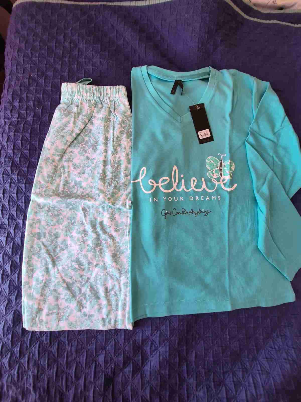 Pijama turquesa con mensaje