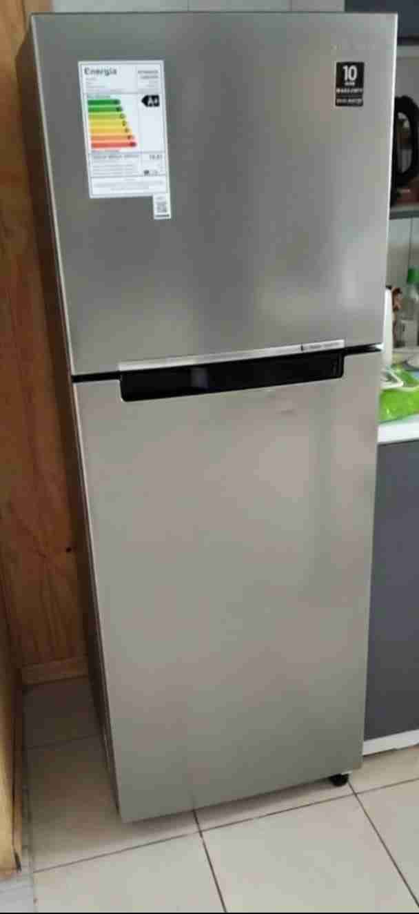 Refrigerador de dos puertas en buen estado - miniatura 2