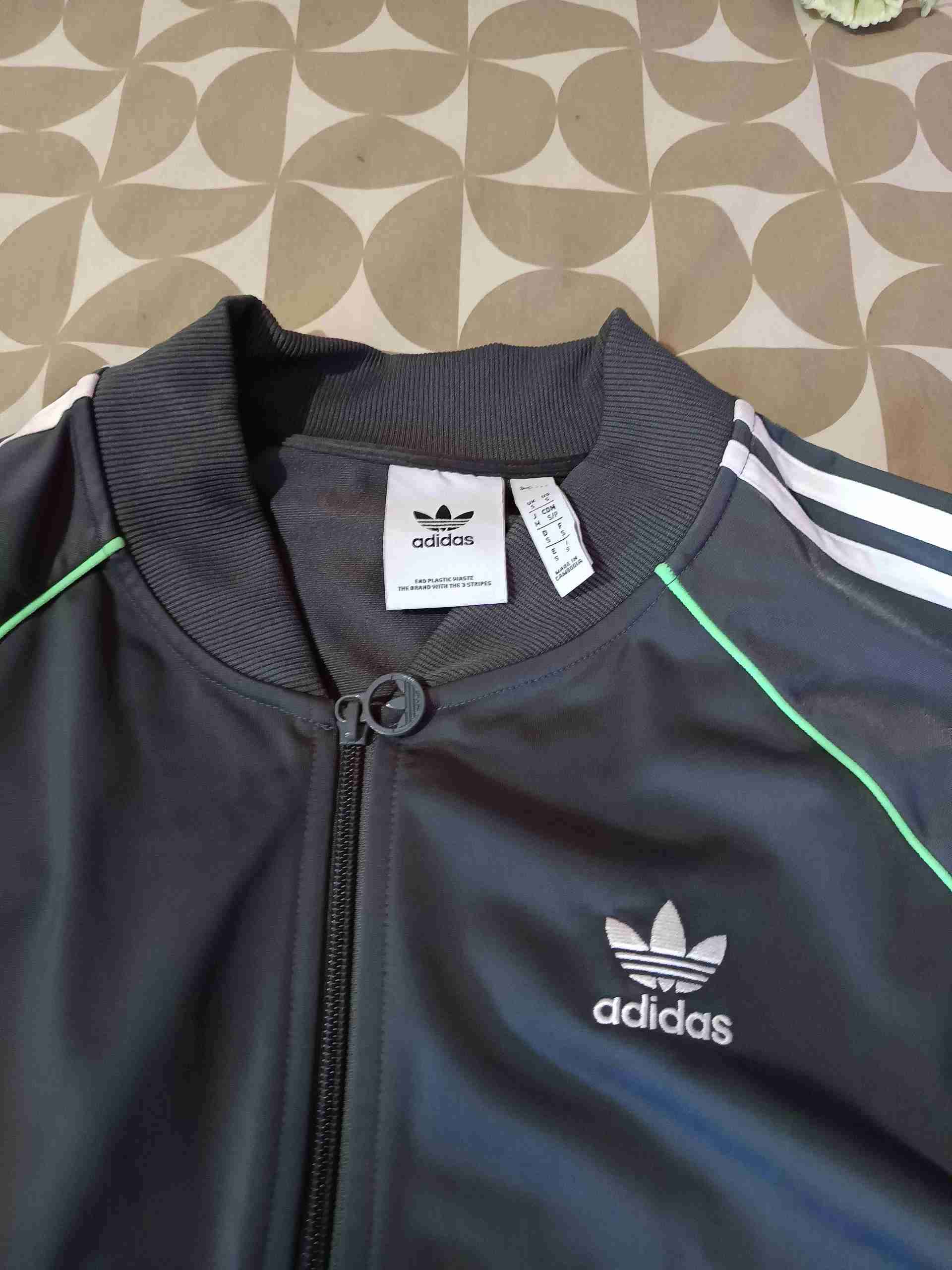 Chaqueta deportiva Adidas gris