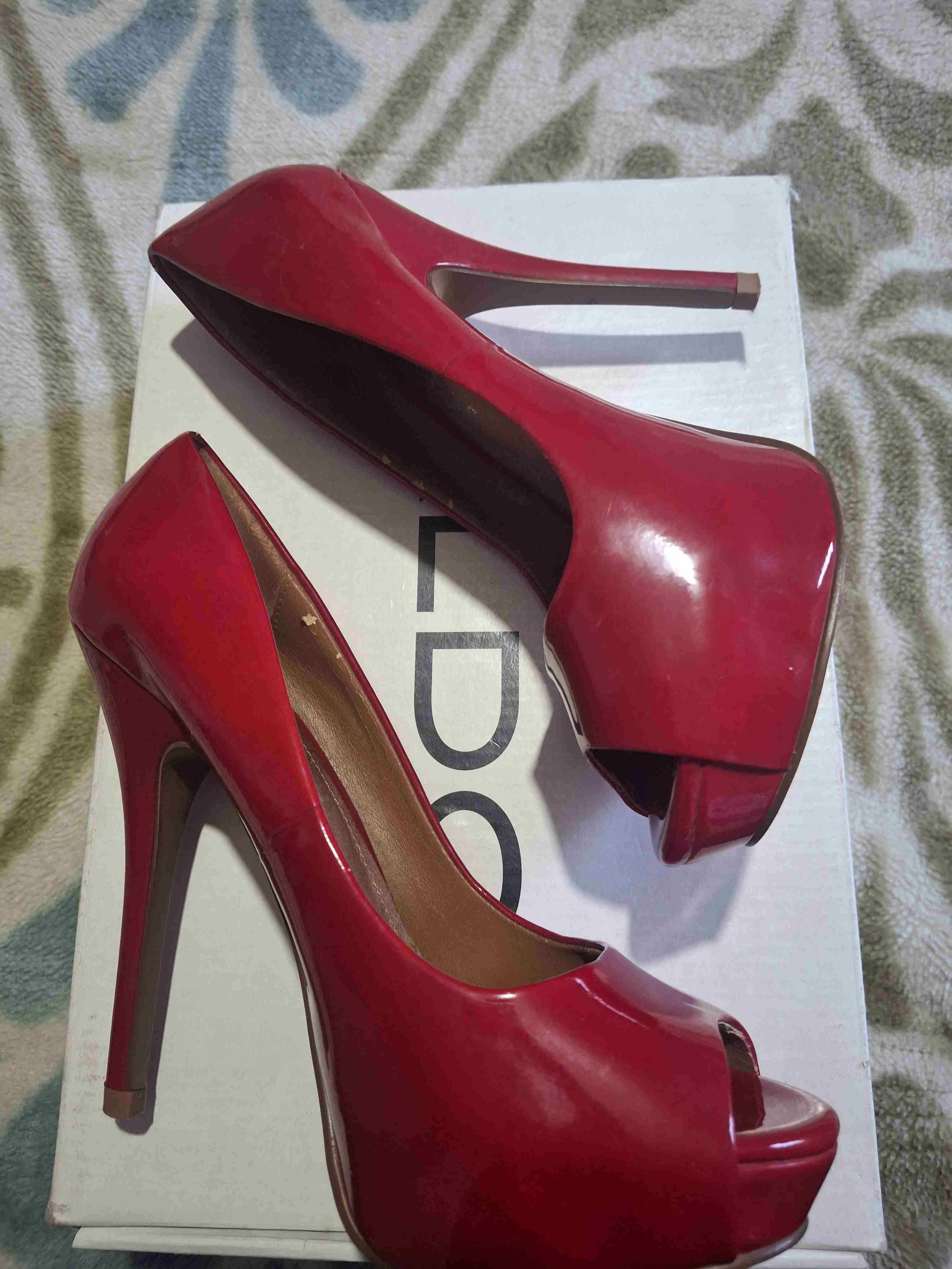 Tacones rojos charol abiertos