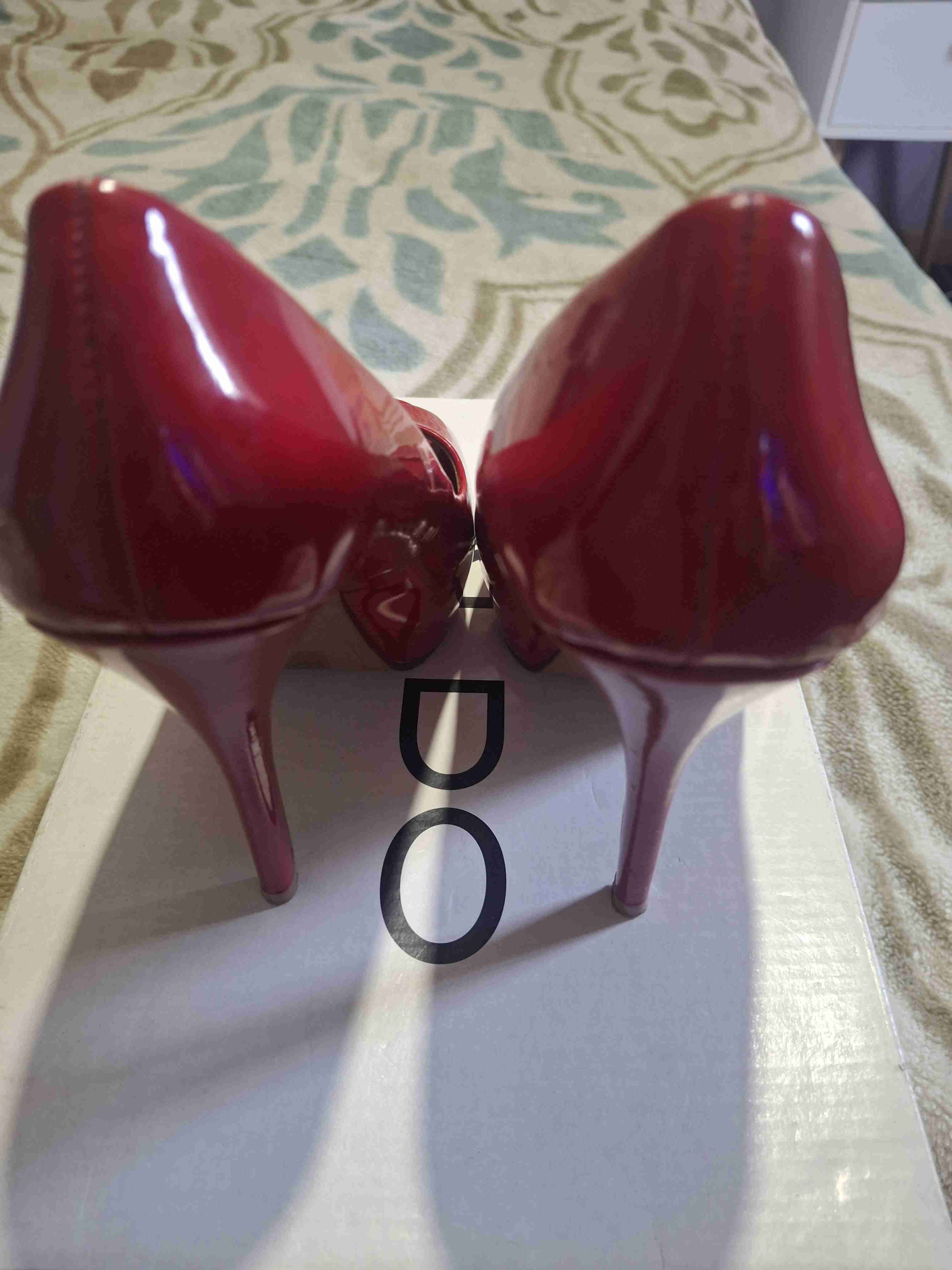 Tacones rojos charol abiertos - miniatura 2