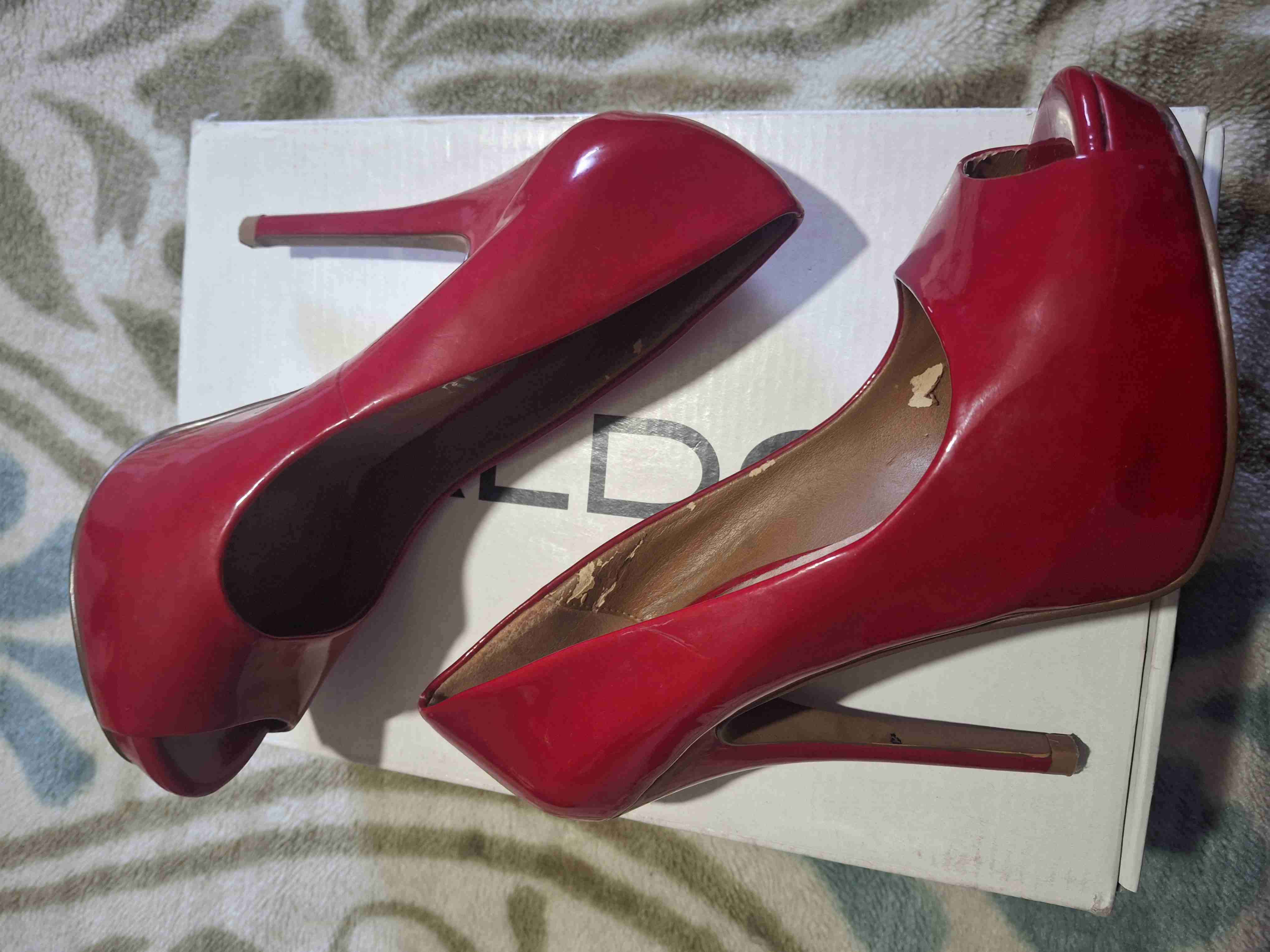 Tacones rojos charol abiertos - miniatura 4