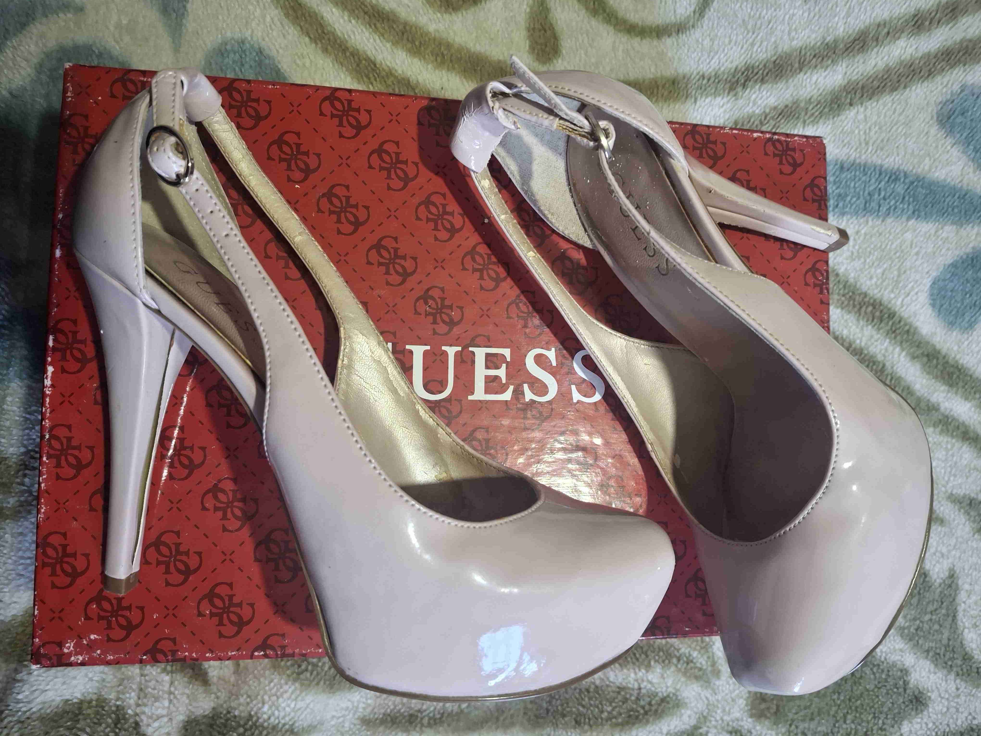 Tacones Guess rosados elegantes