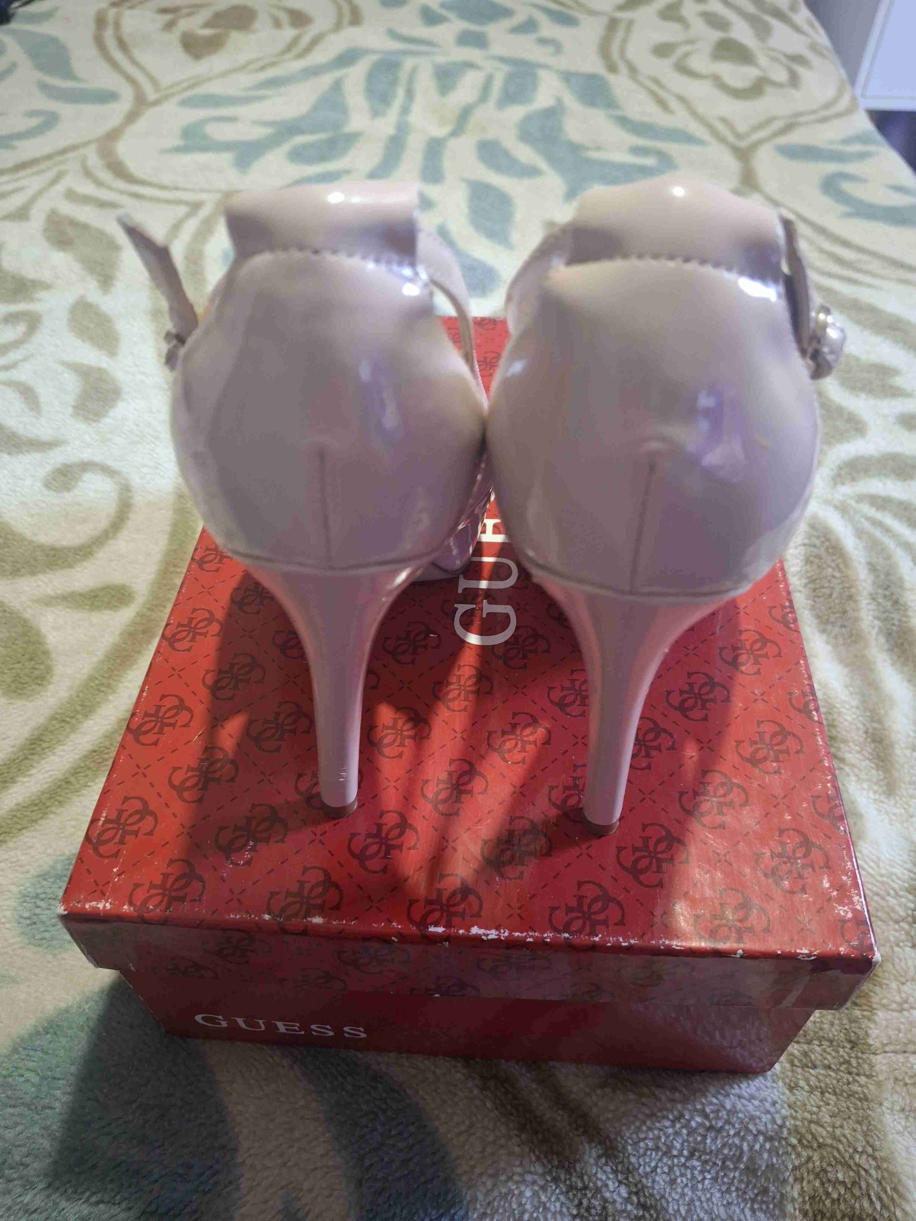 Tacones Guess rosados elegantes - miniatura 3