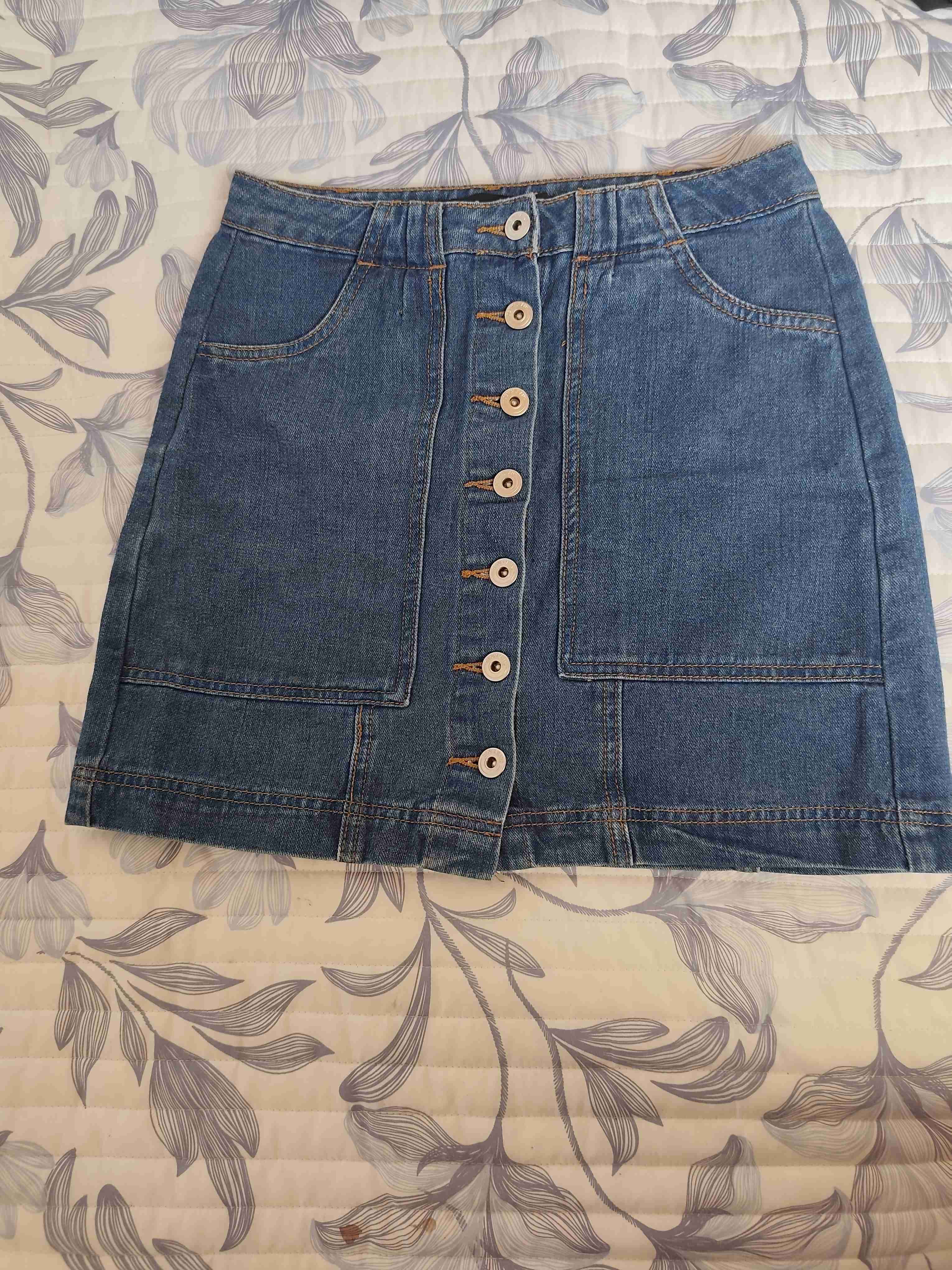 Falda de mezclilla con botones