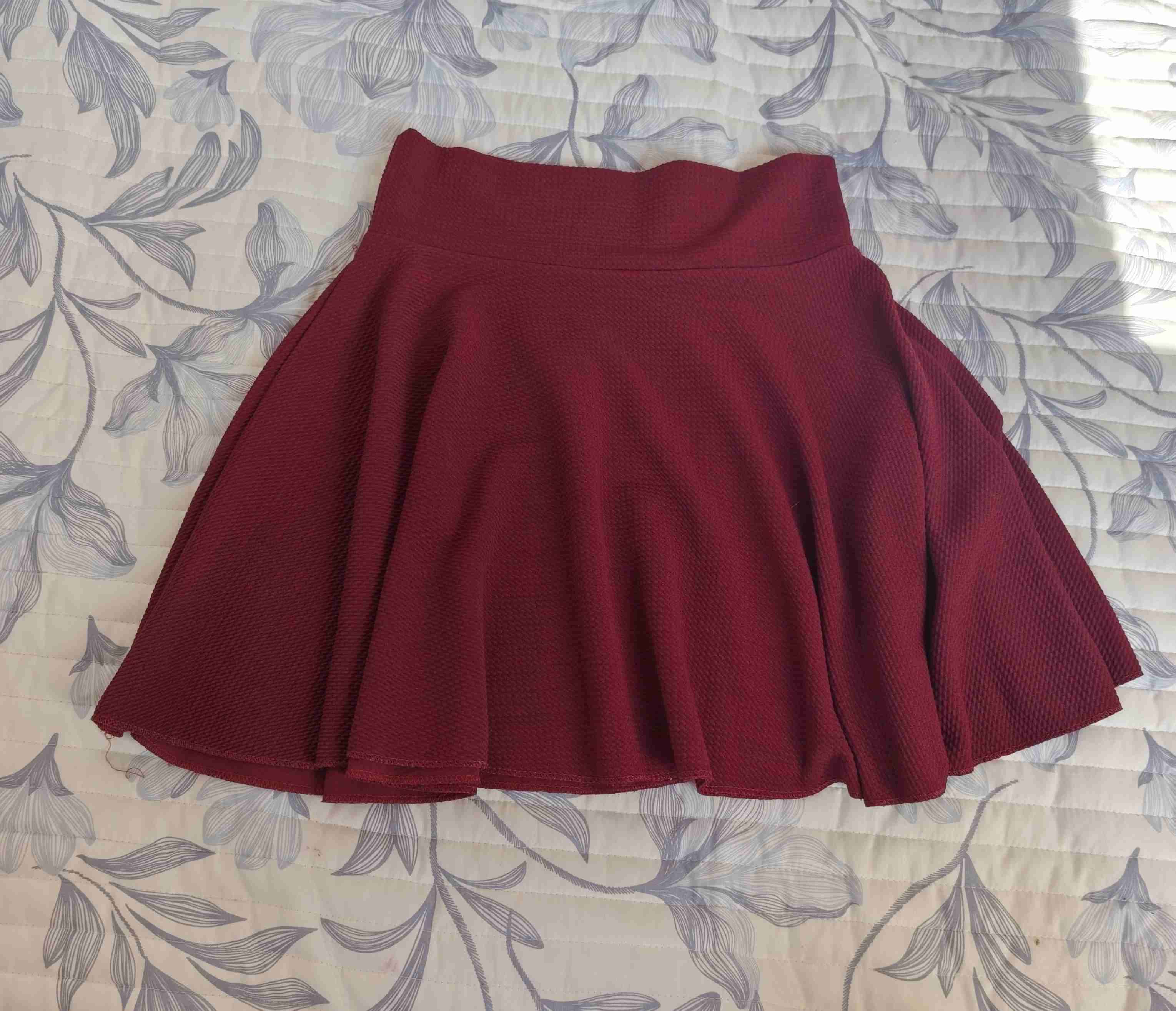 Falda roja acampanada