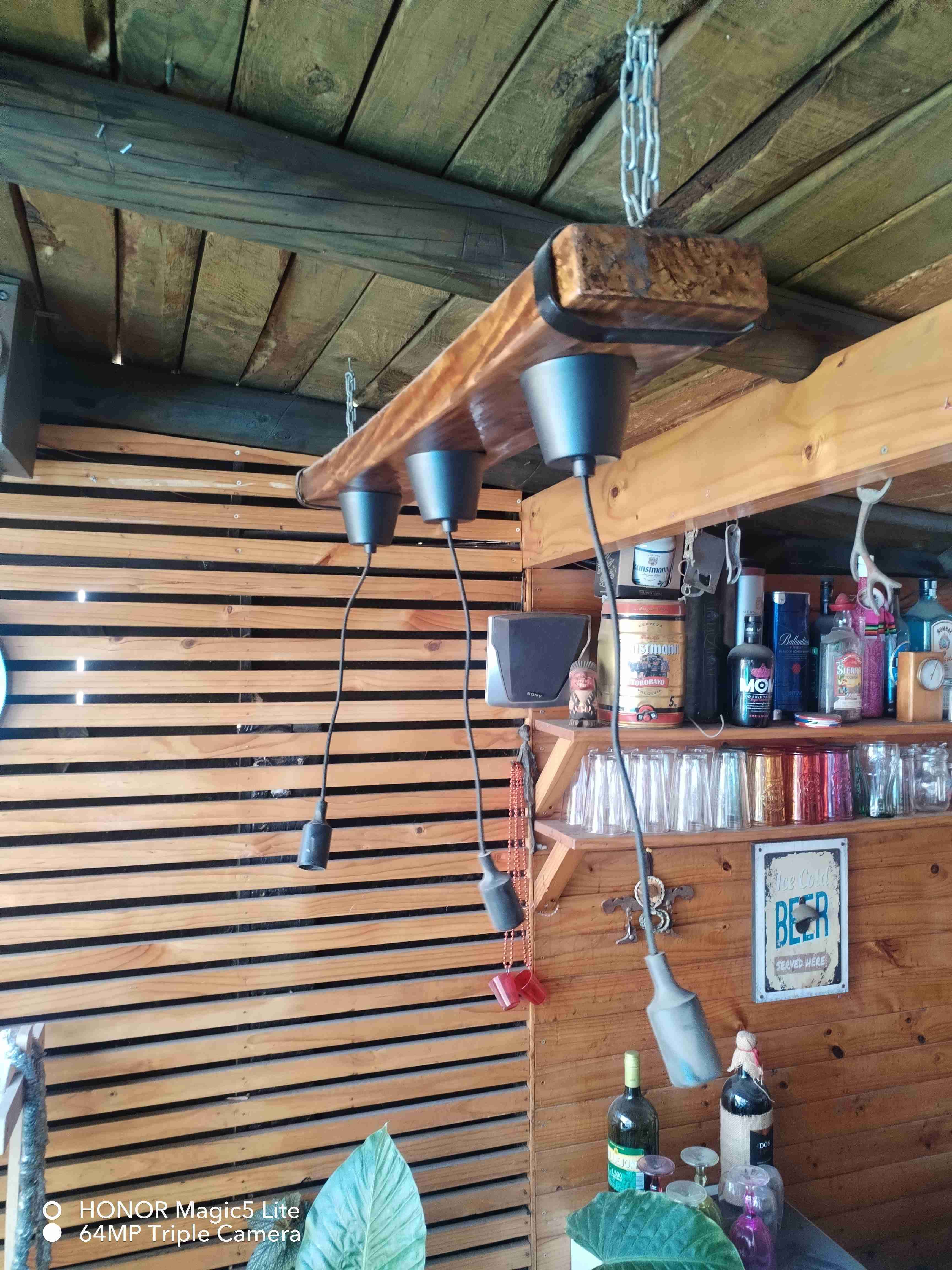 Lámpara colgante de madera rústica