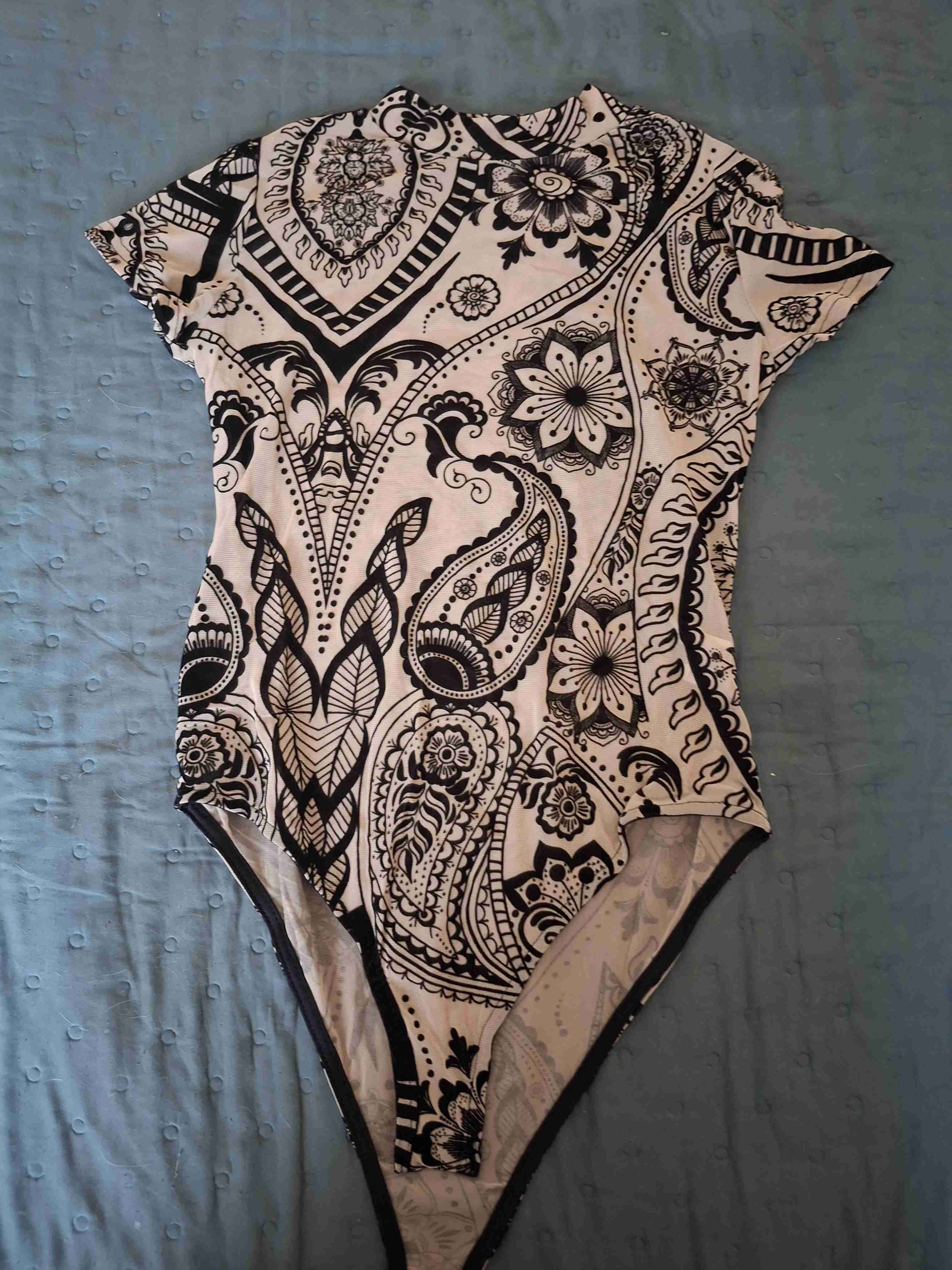 Bodysuit estampado tono piel y negro